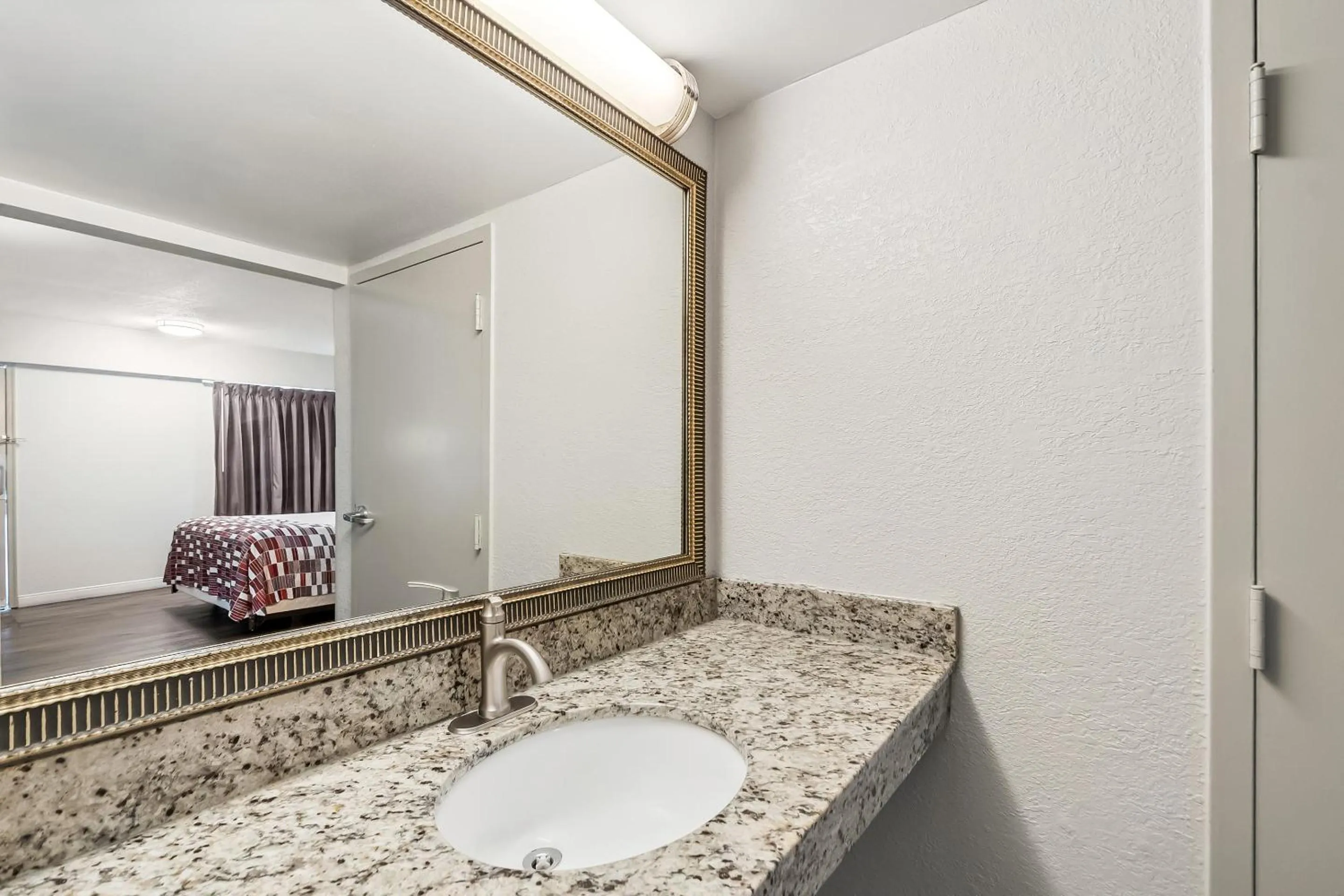 Bathroom in Red Roof Inn Washington, DC