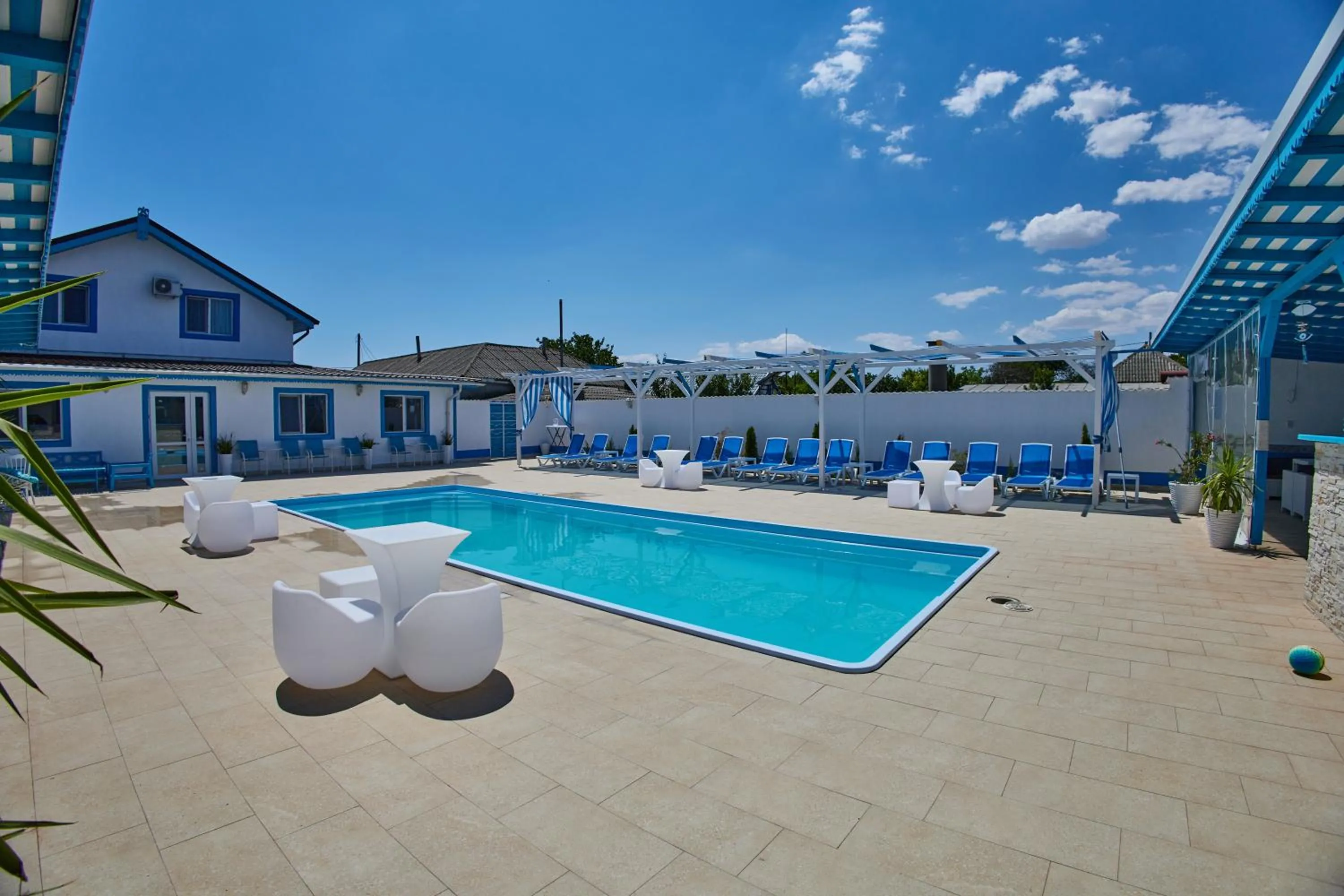 Swimming pool in Sailors Guest House Jurilovca