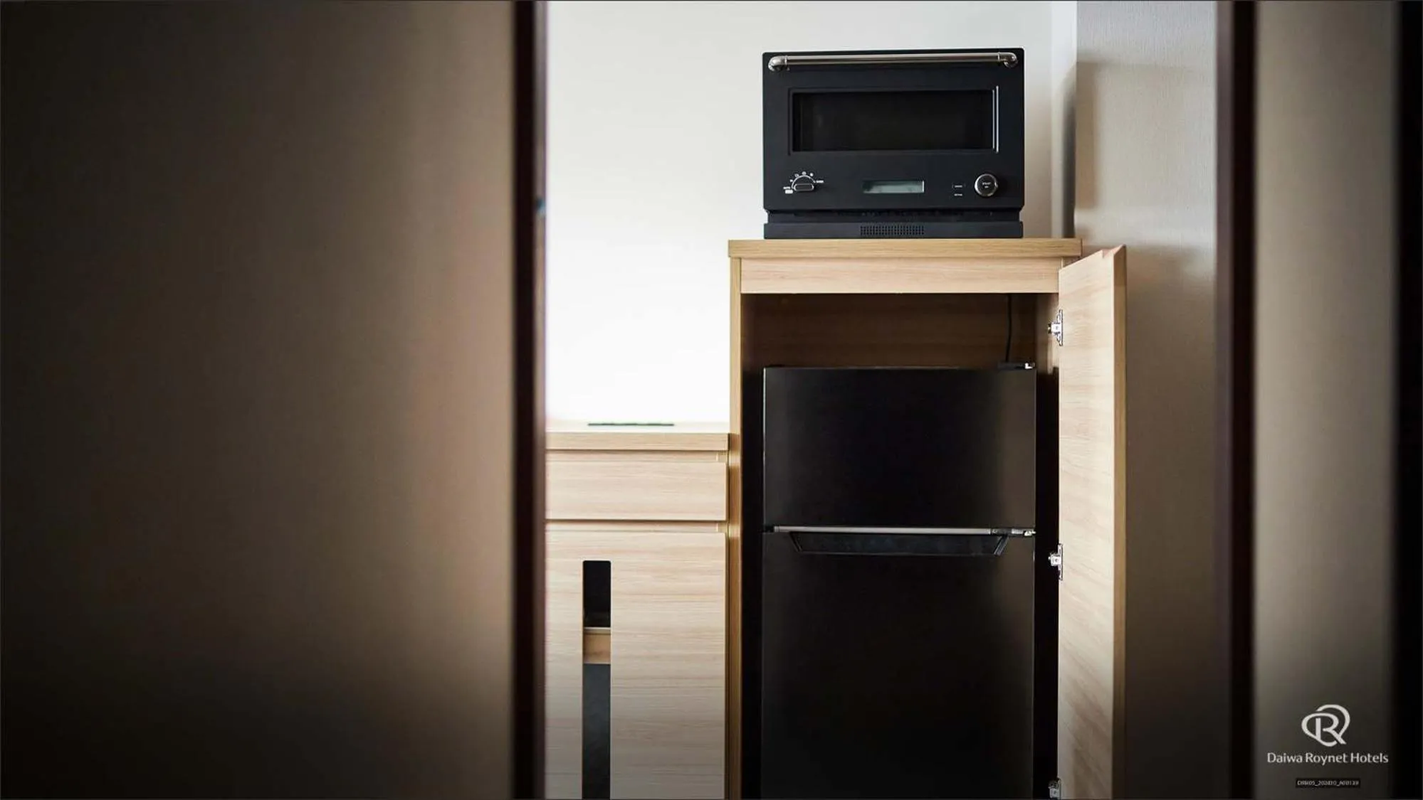 microwave in Daiwa Roynet Hotel Osaka Yotsubashi