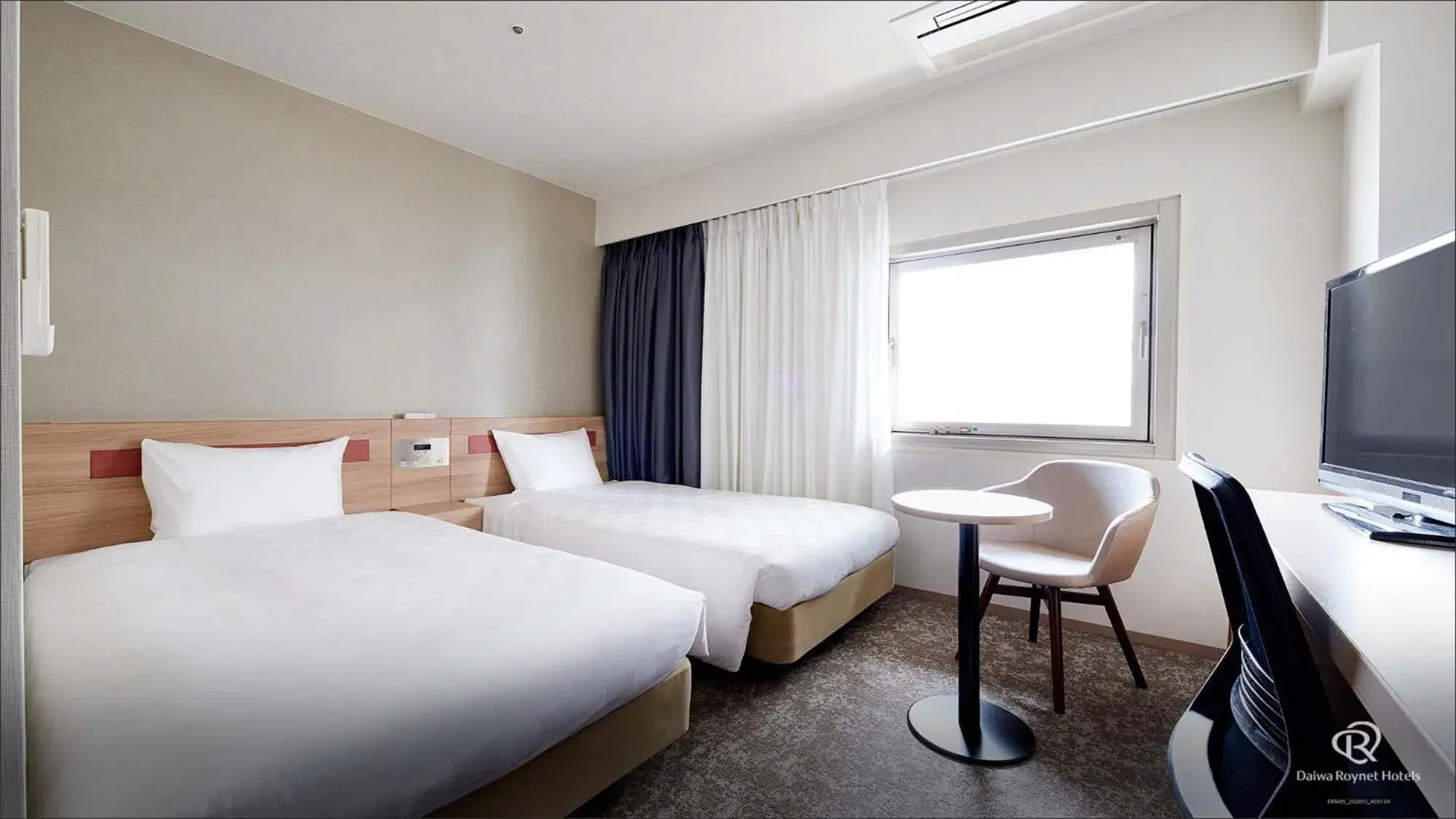 Bed in Daiwa Roynet Hotel Osaka Yotsubashi Bed in Daiwa Roynet Hotel Osaka Yotsubashi