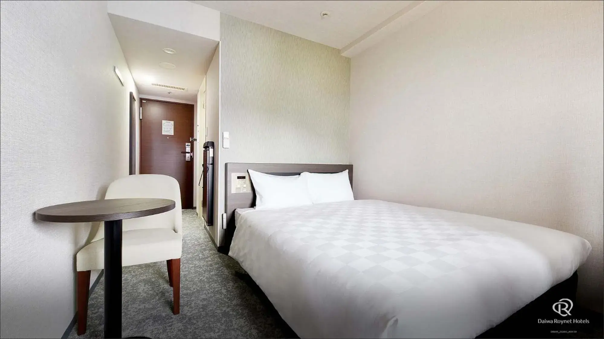 Bed in Daiwa Roynet Hotel Osaka Yotsubashi Bed in Daiwa Roynet Hotel Osaka Yotsubashi