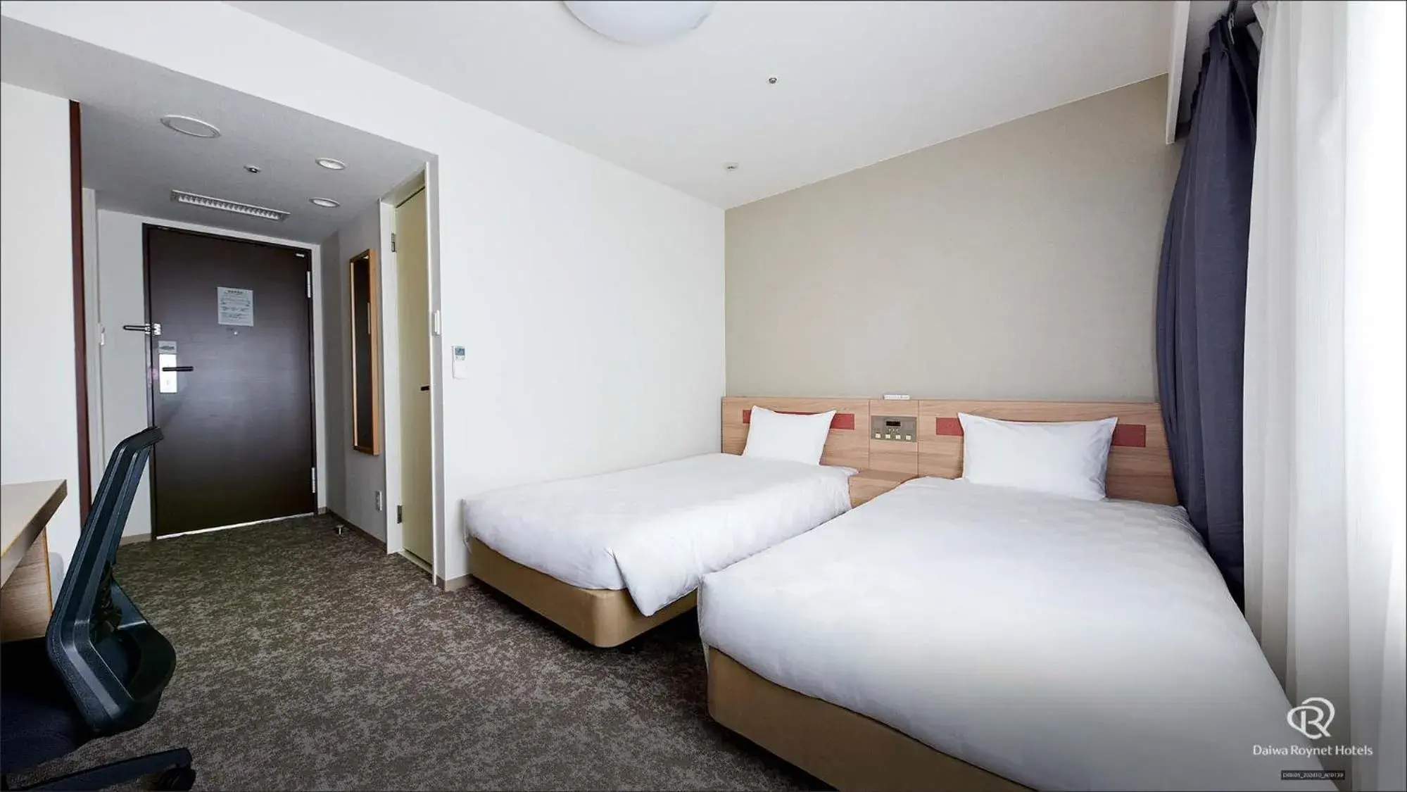 Bed in Daiwa Roynet Hotel Osaka Yotsubashi Bed in Daiwa Roynet Hotel Osaka Yotsubashi