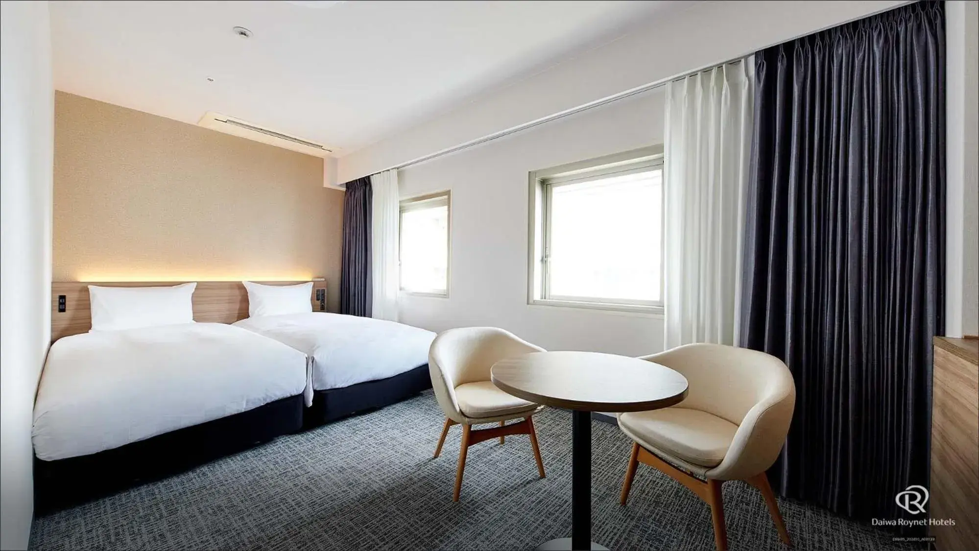 Bed in Daiwa Roynet Hotel Osaka Yotsubashi Bed in Daiwa Roynet Hotel Osaka Yotsubashi