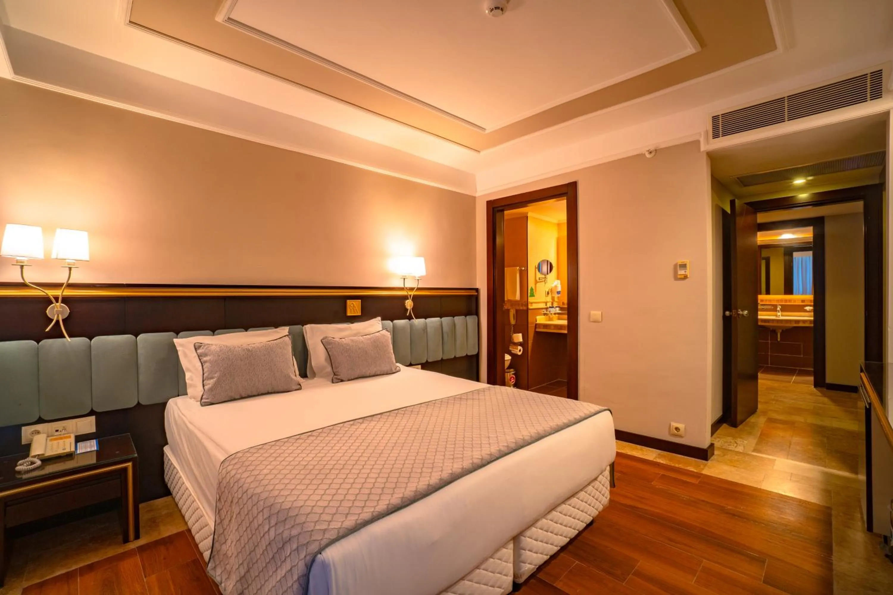 Bedroom, Bed in Royal Atlantis Spa & Resort