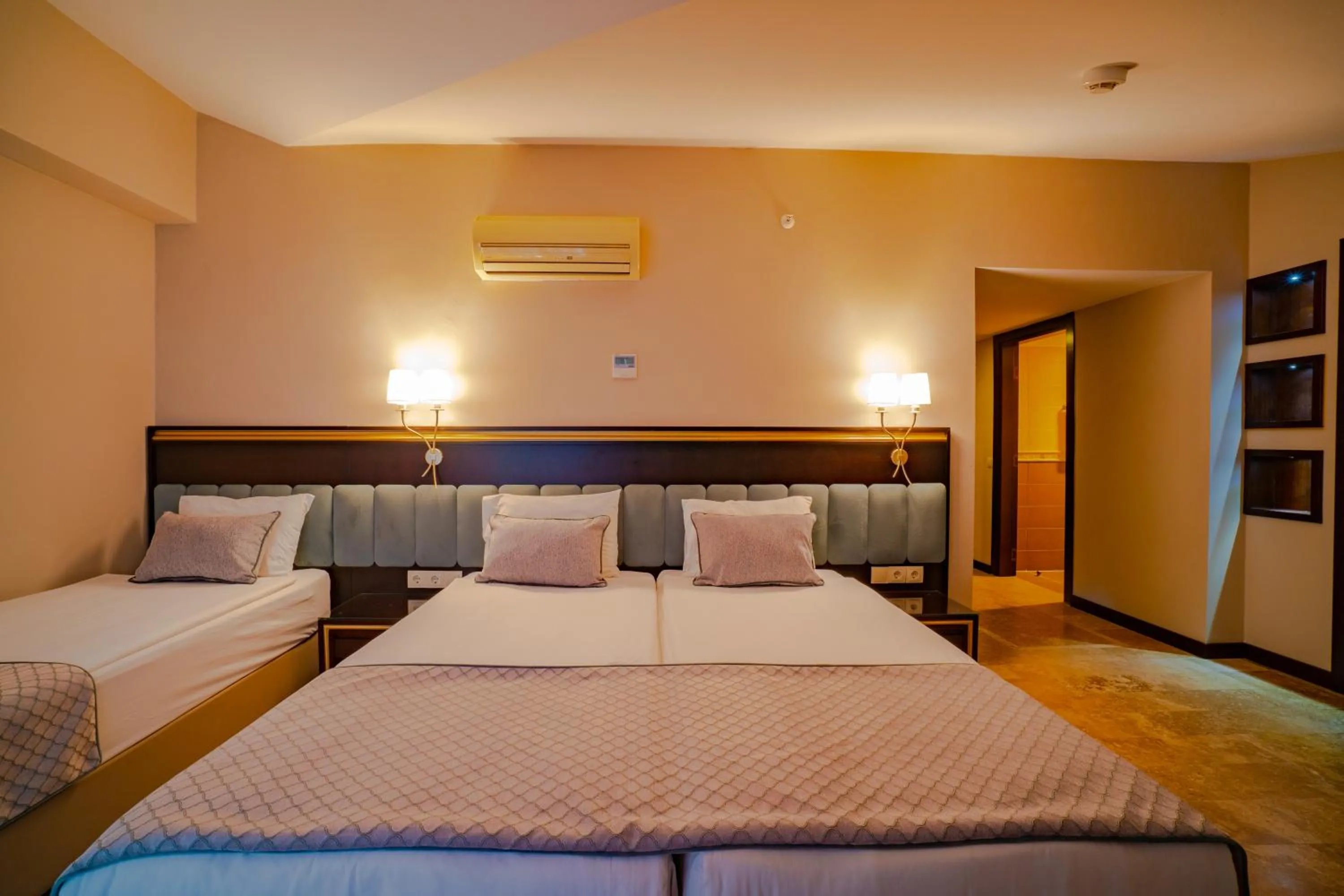 Photo of the whole room, Bed in Royal Atlantis Spa & Resort