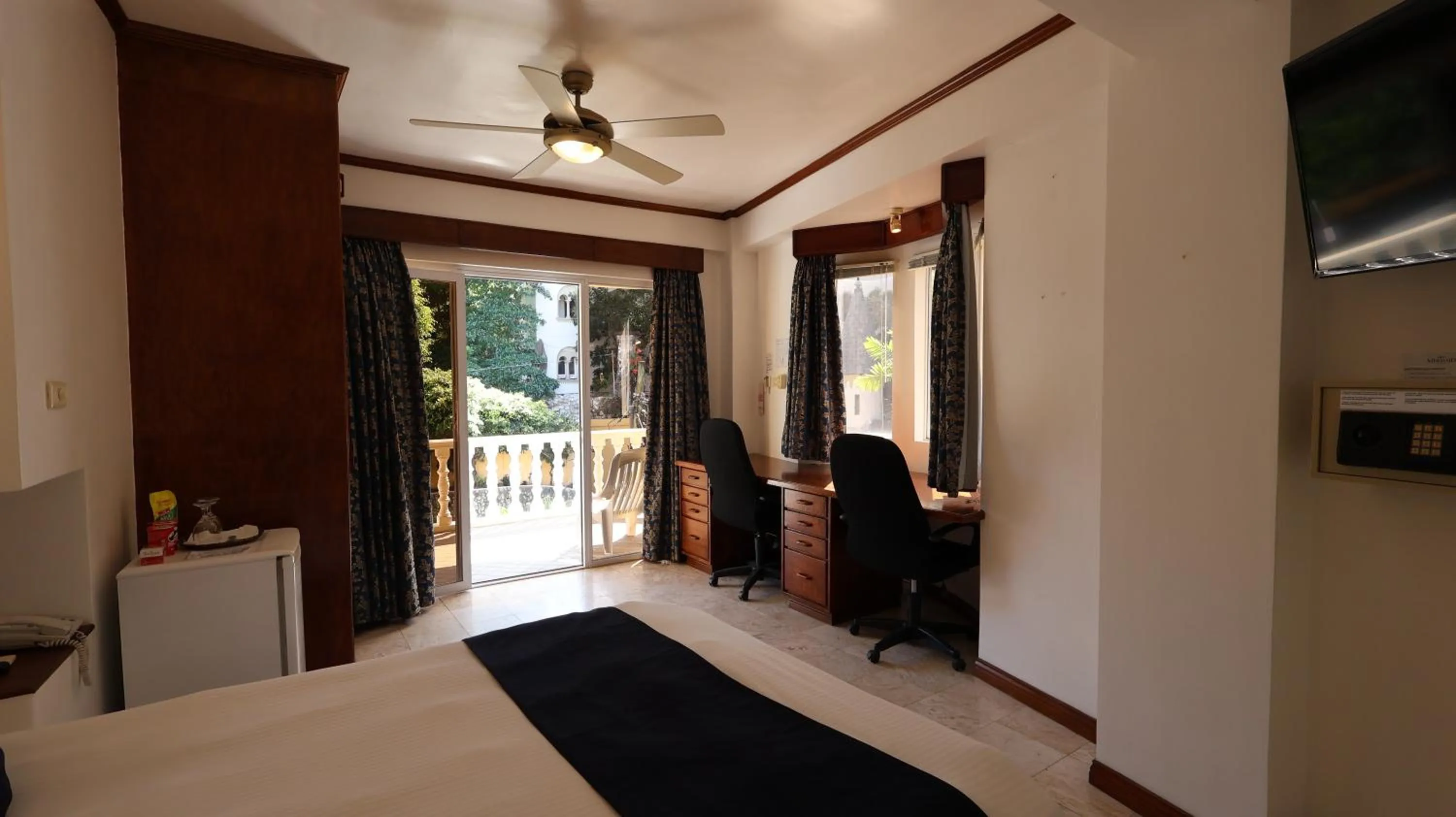 Bedroom, Bed in Mermaid Resort and Dive Center