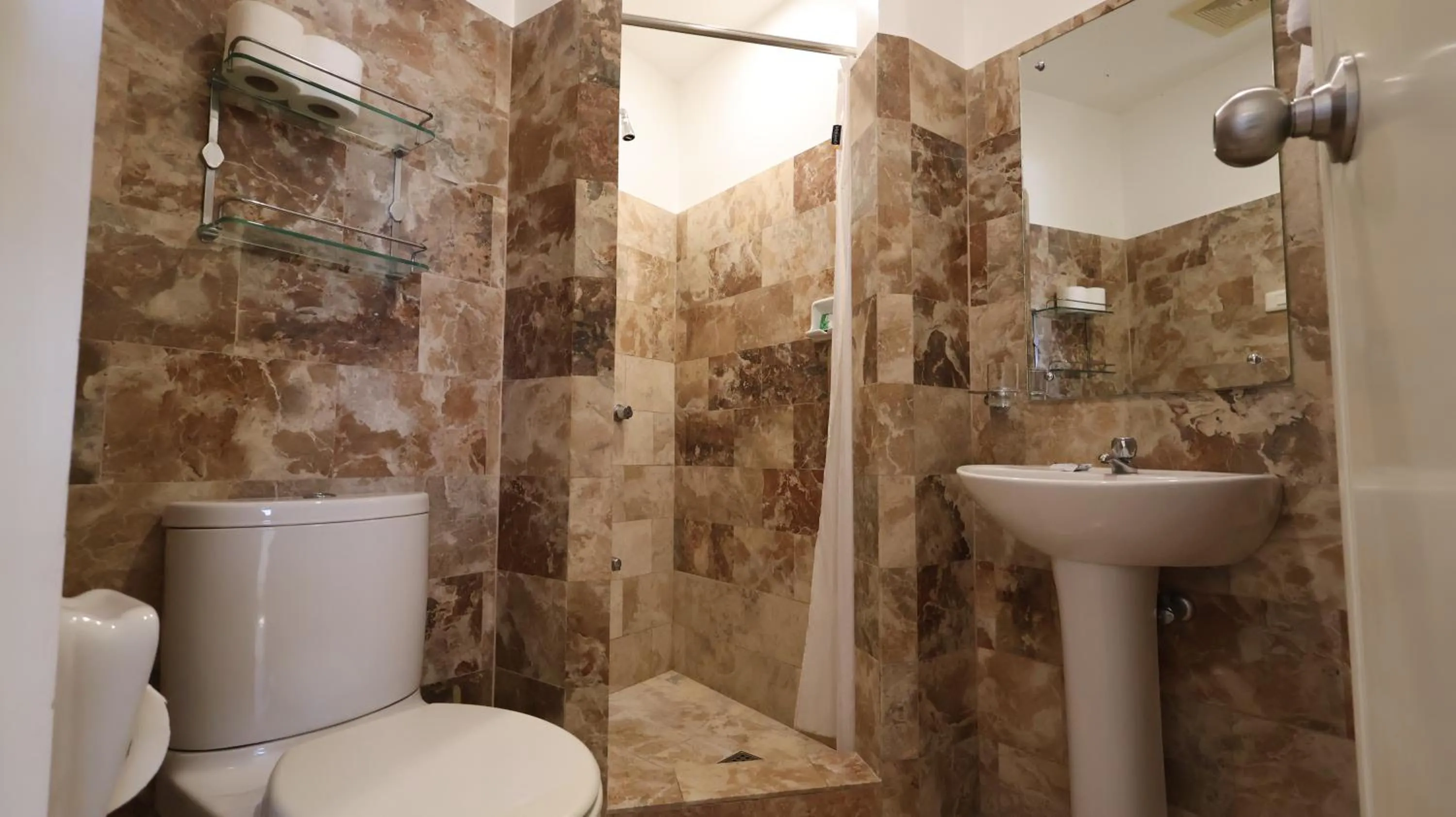 Bathroom in Mermaid Resort and Dive Center