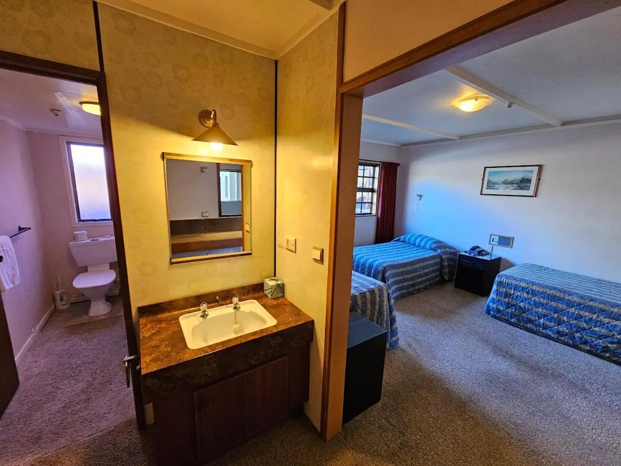 Bedroom, Bed in Discovery Countrytime Hotel