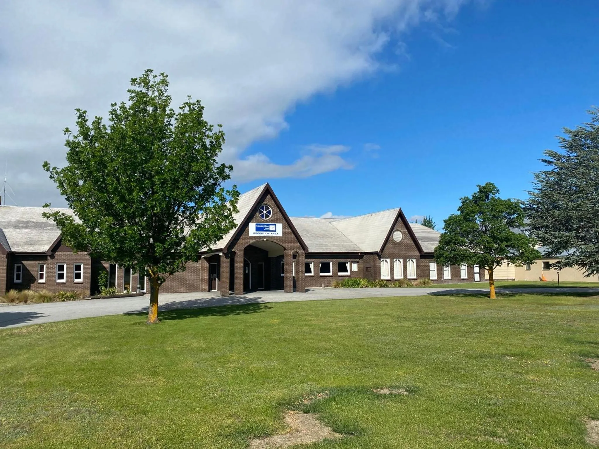 Property building in Discovery Countrytime Hotel