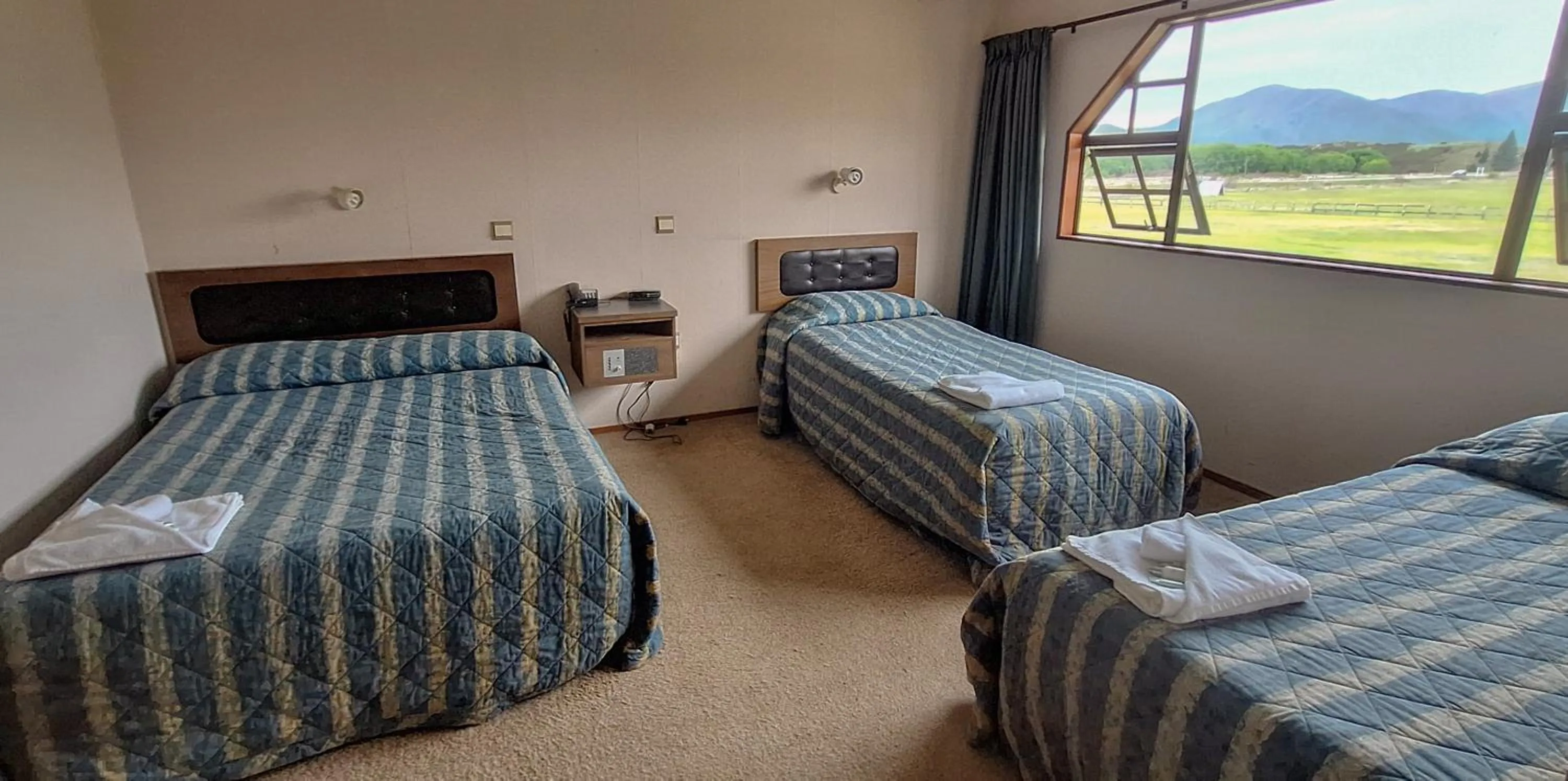 Bed in Discovery Countrytime Hotel