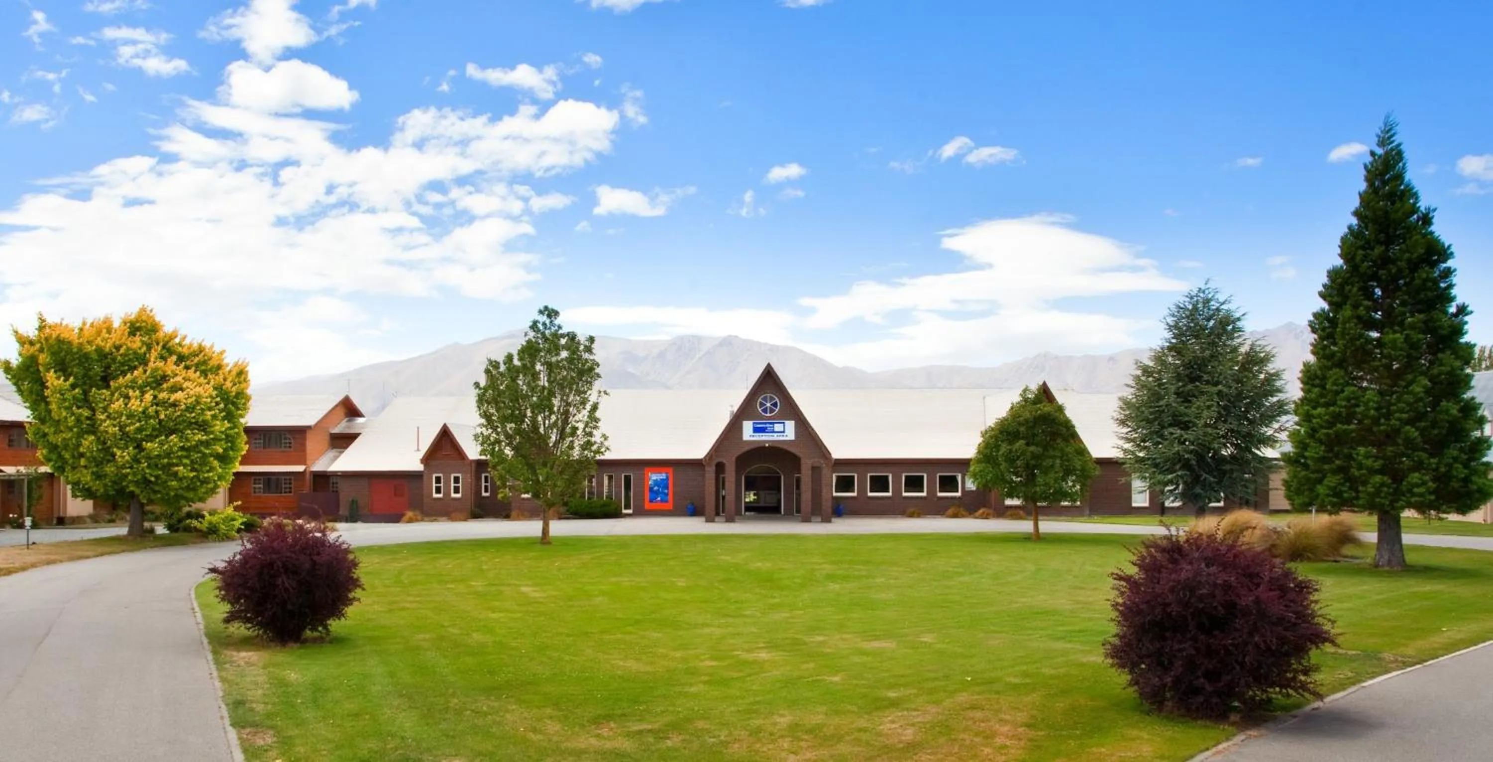 Facade/entrance in Discovery Countrytime Hotel
