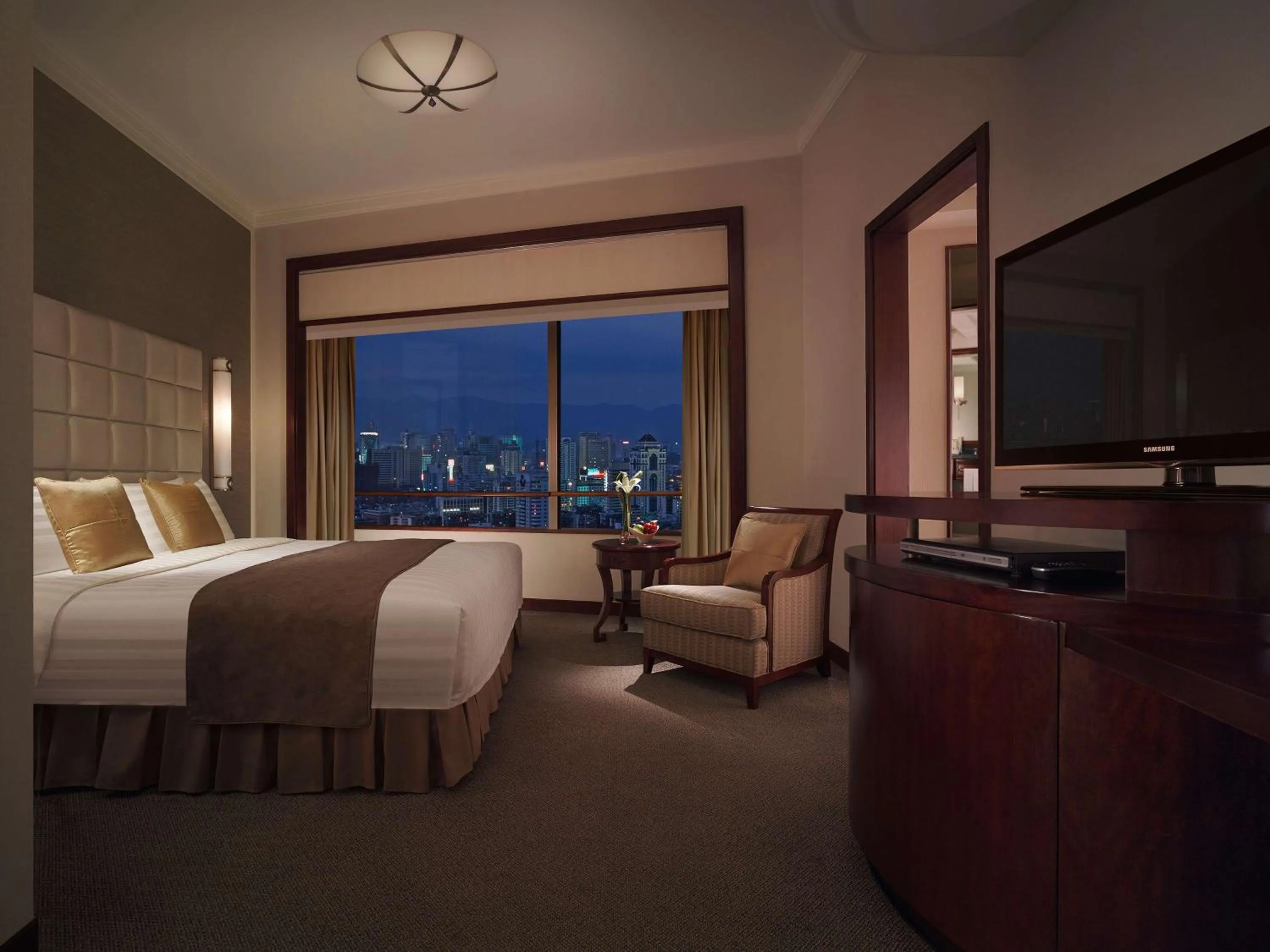 Photo of the whole room, Bed in Shangri-La Fuzhou