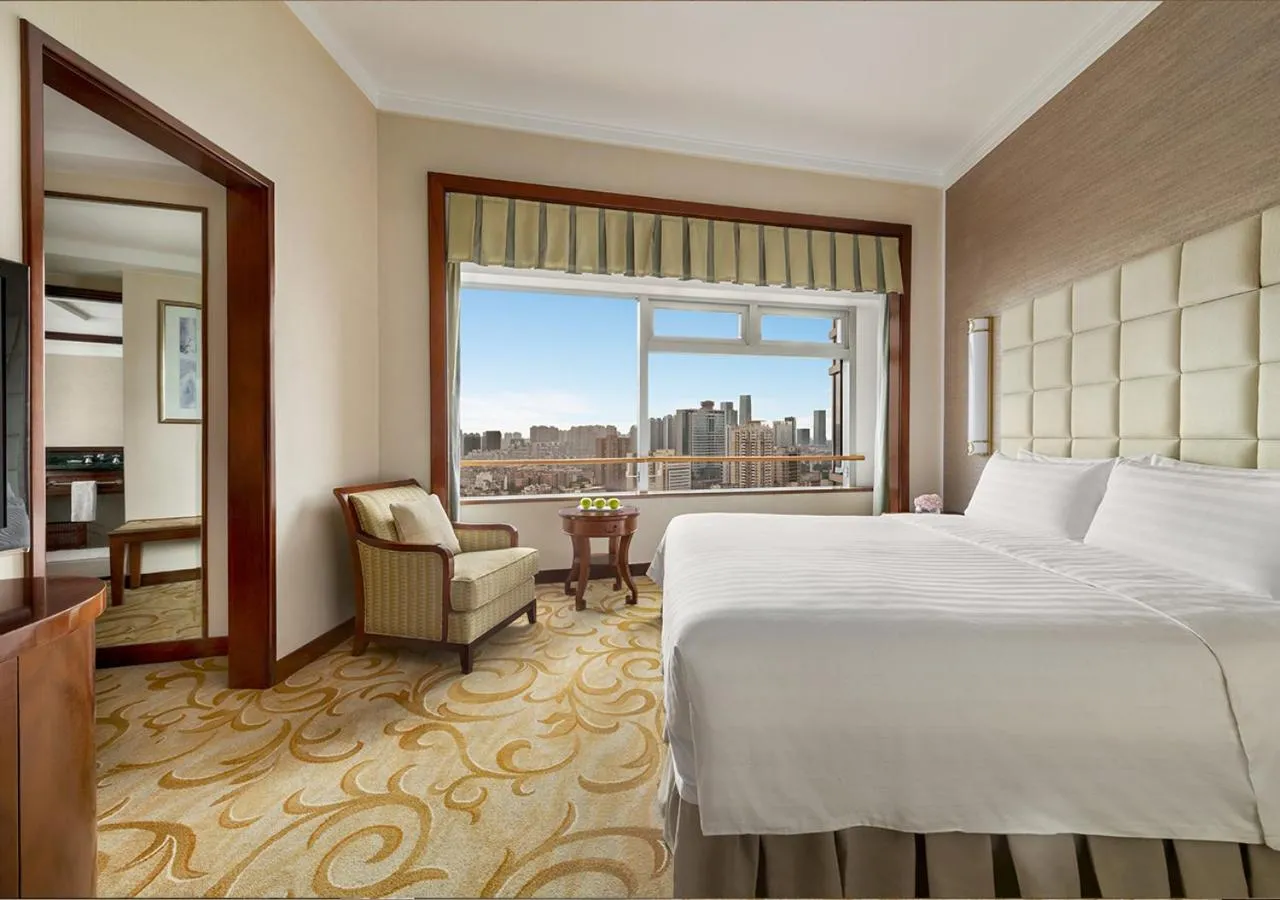 Photo of the whole room, Bed in Shangri-La Fuzhou