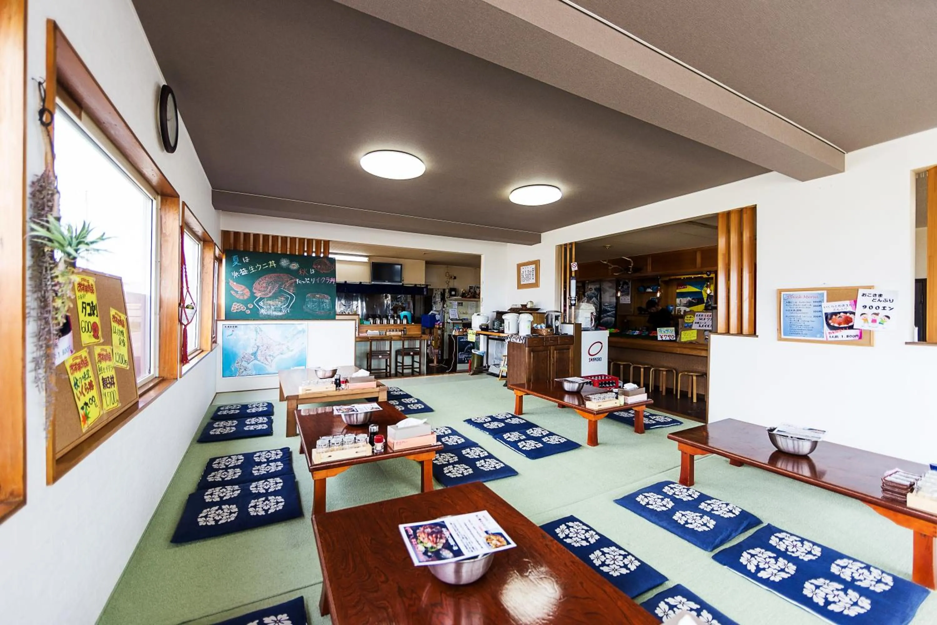 Communal lounge/ TV room in Minshuku Nihonkai