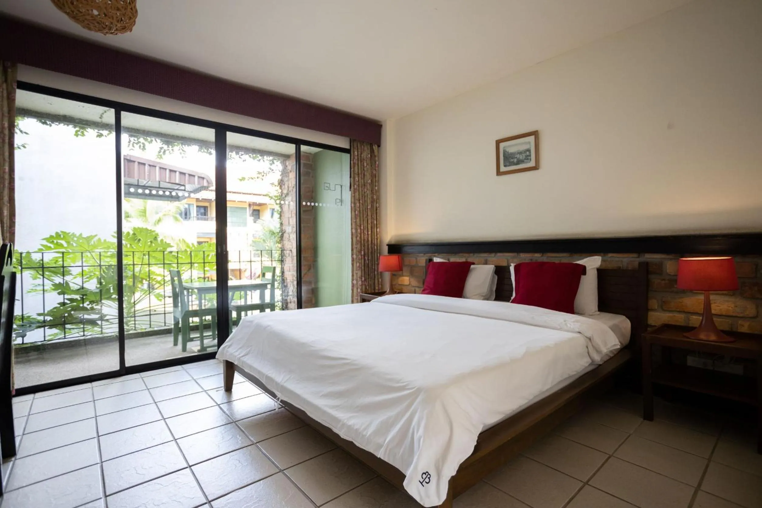 Photo of the whole room, Bed in Motive Cottage Resort