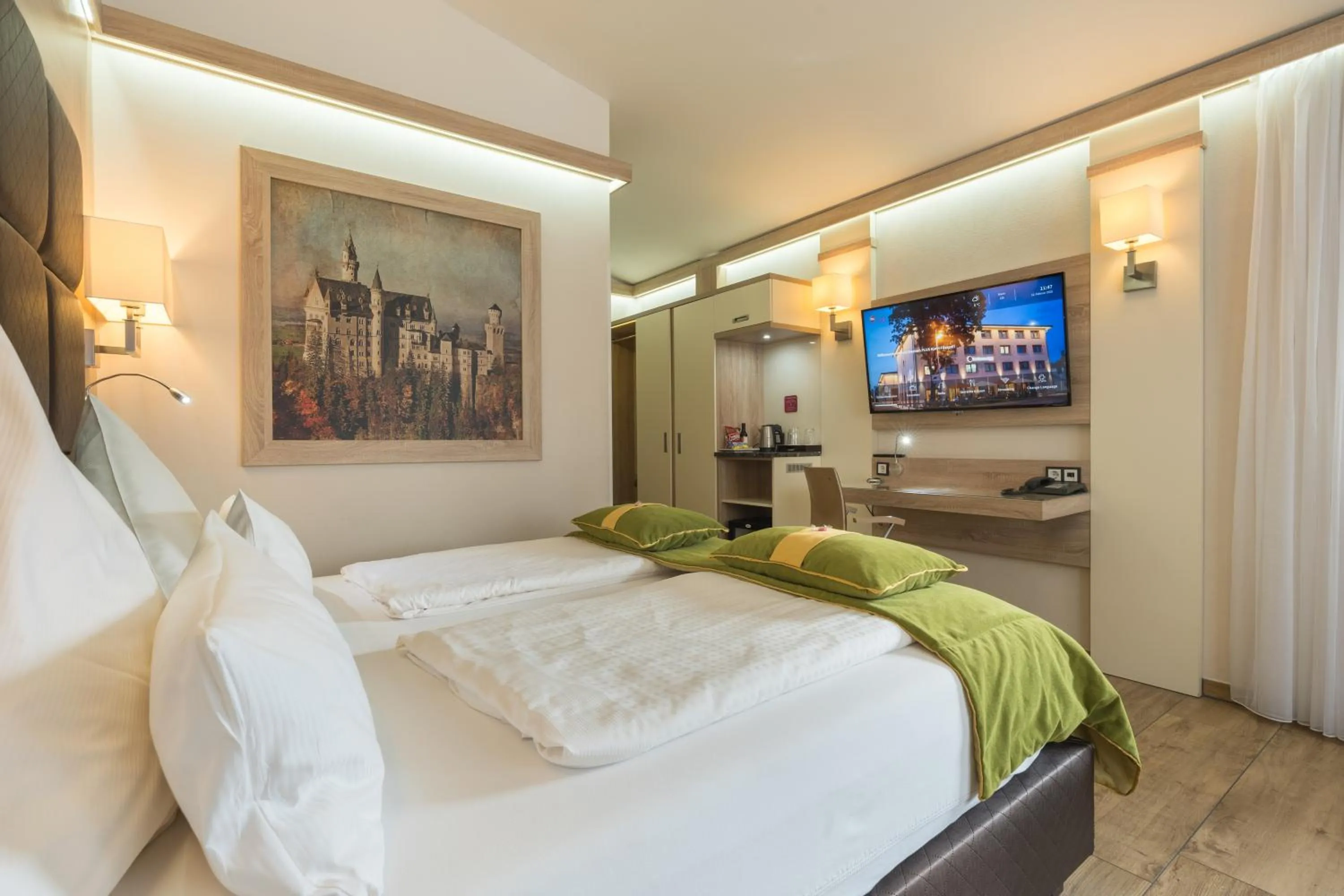 Photo of the whole room, Bed in Best Western Plus Hotel Füssen