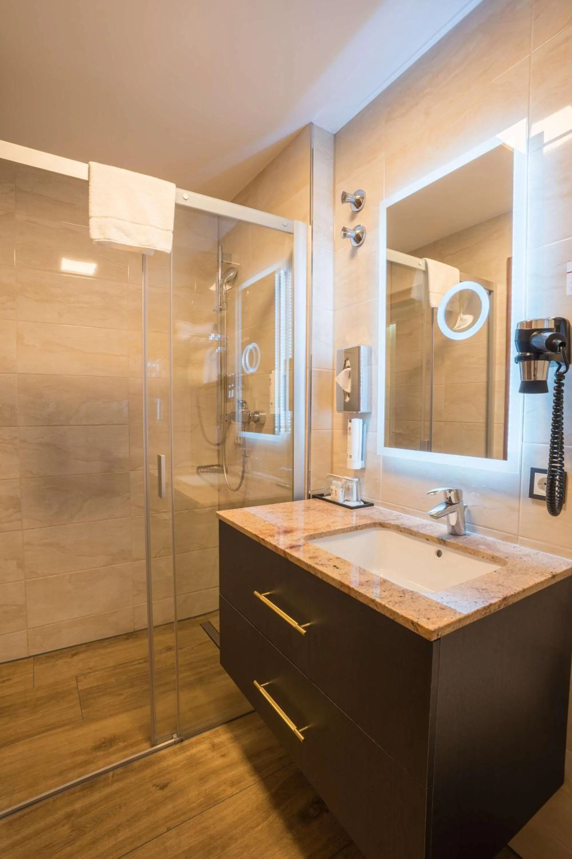 Bedroom in Best Western Plus Hotel Füssen