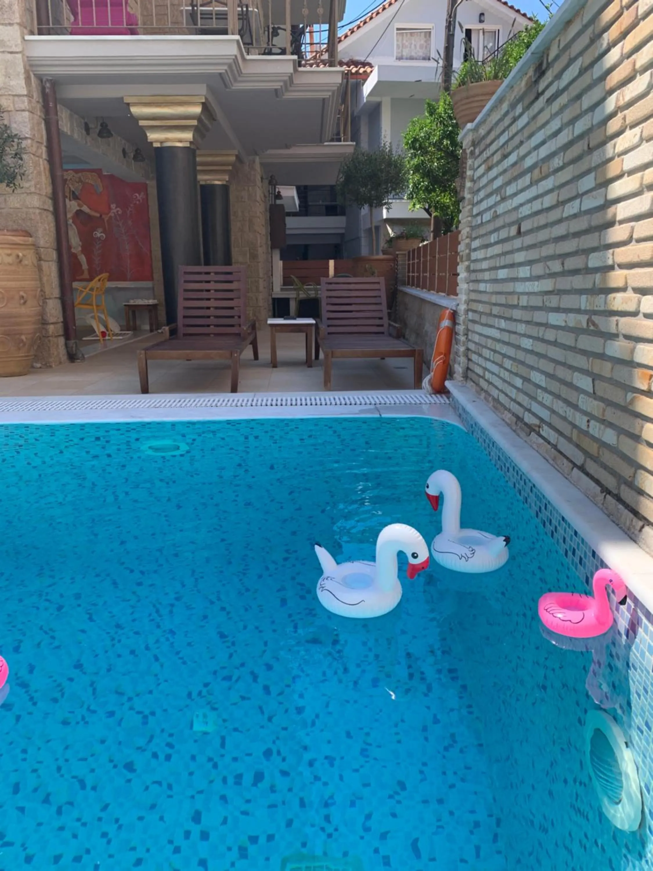 Leda Suites