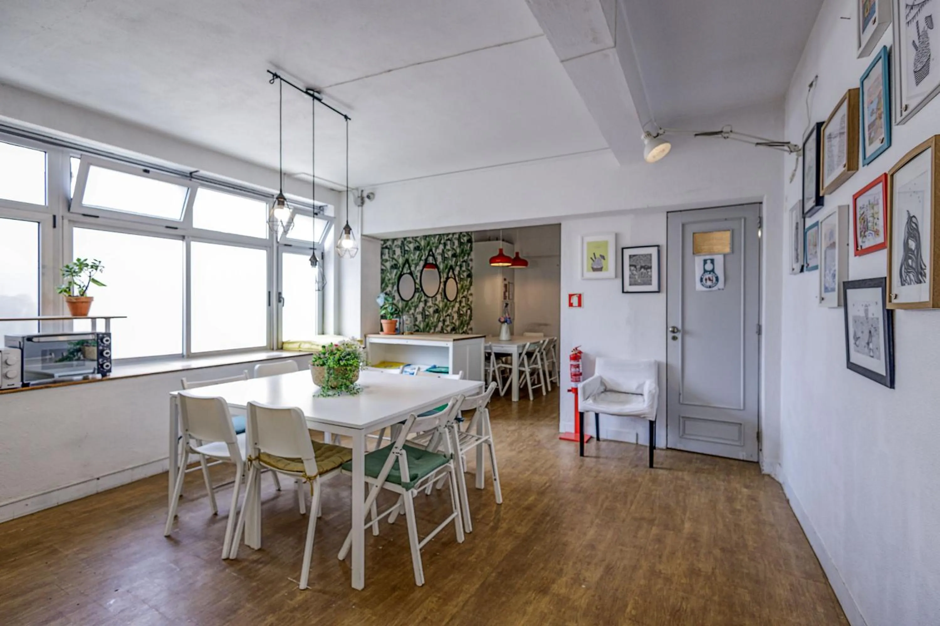 Travel & Live Hostel