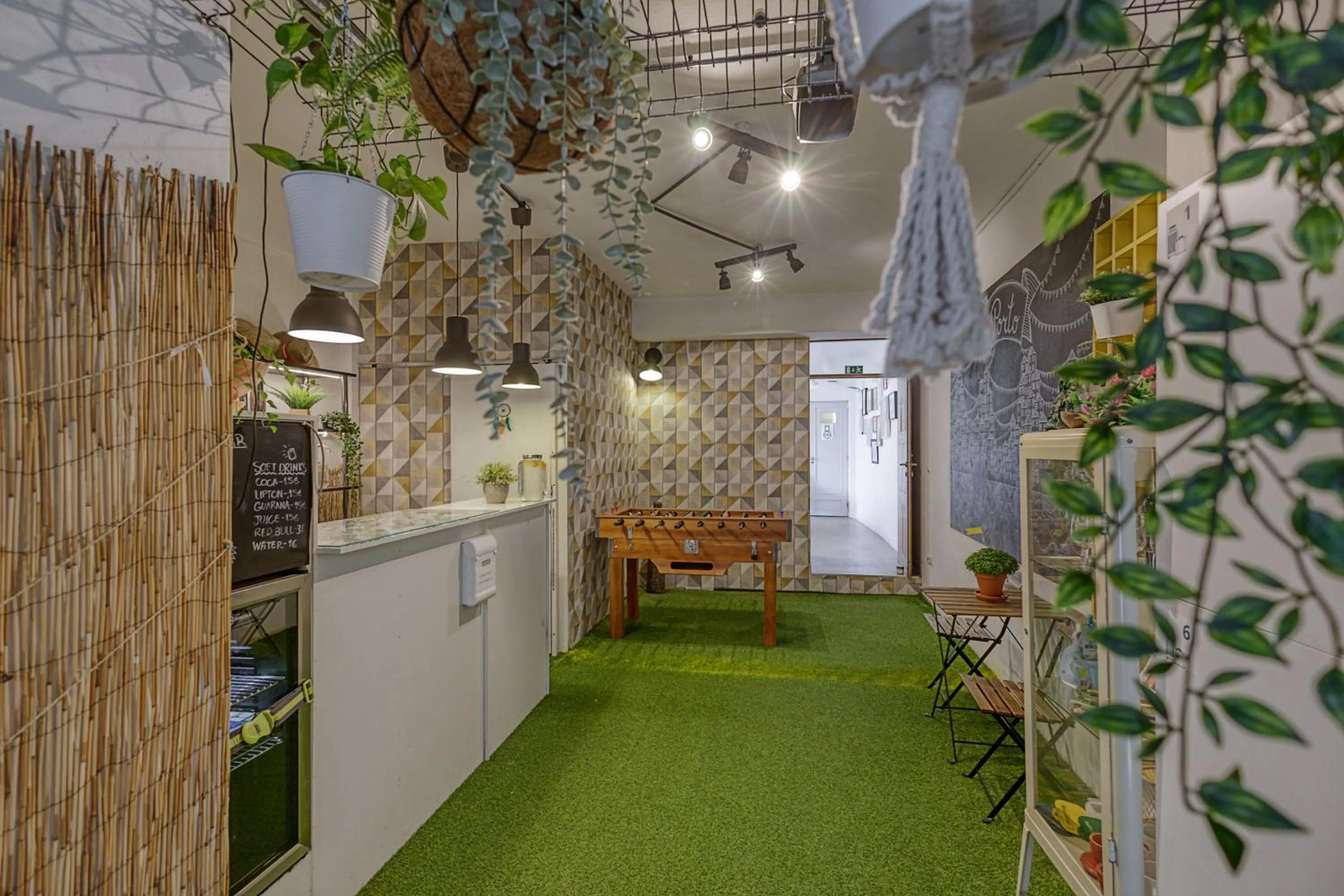 Travel & Live Hostel