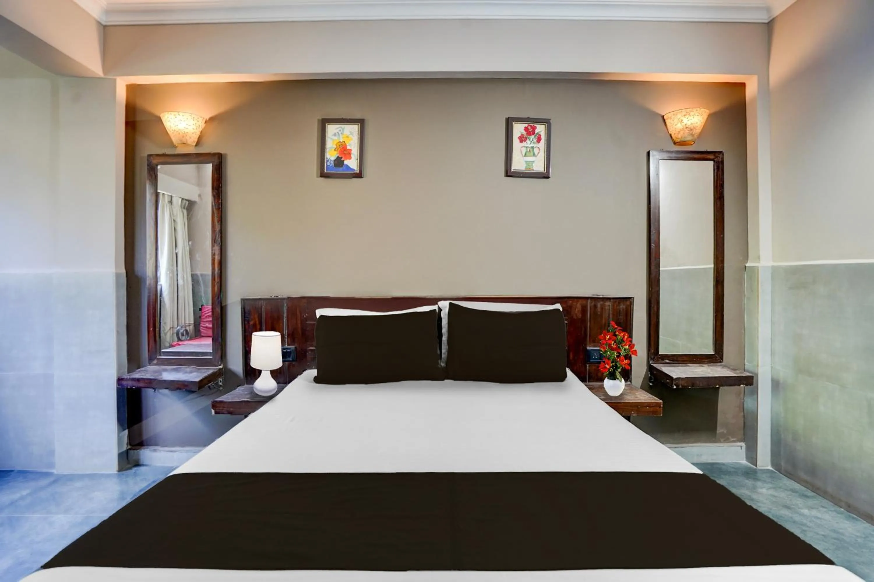 Bedroom, Bed in Super Hotel O Calangute-Baga Crossway Formerly Rustic Village