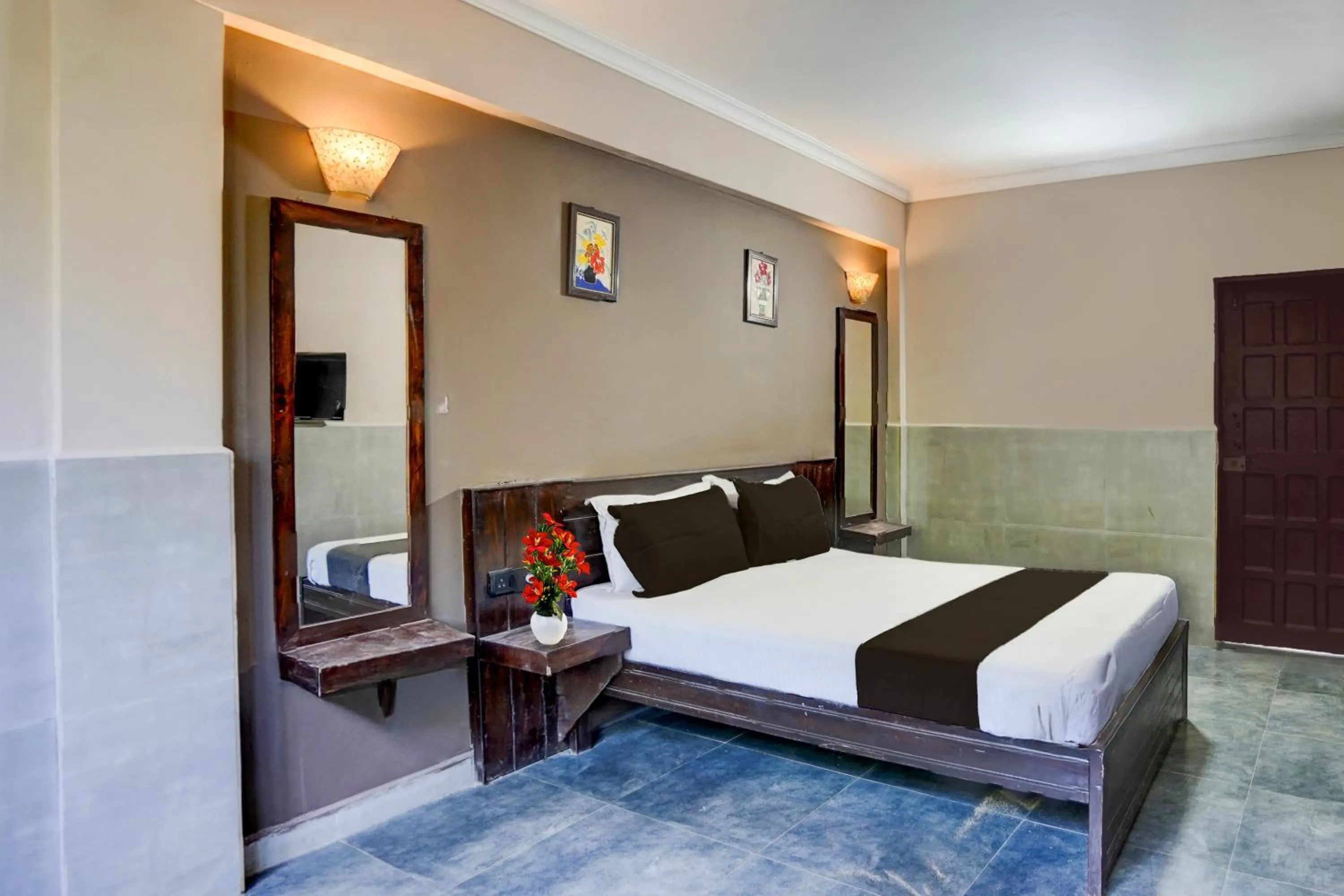 Bedroom, Bed in Super Hotel O Calangute-Baga Crossway Formerly Rustic Village