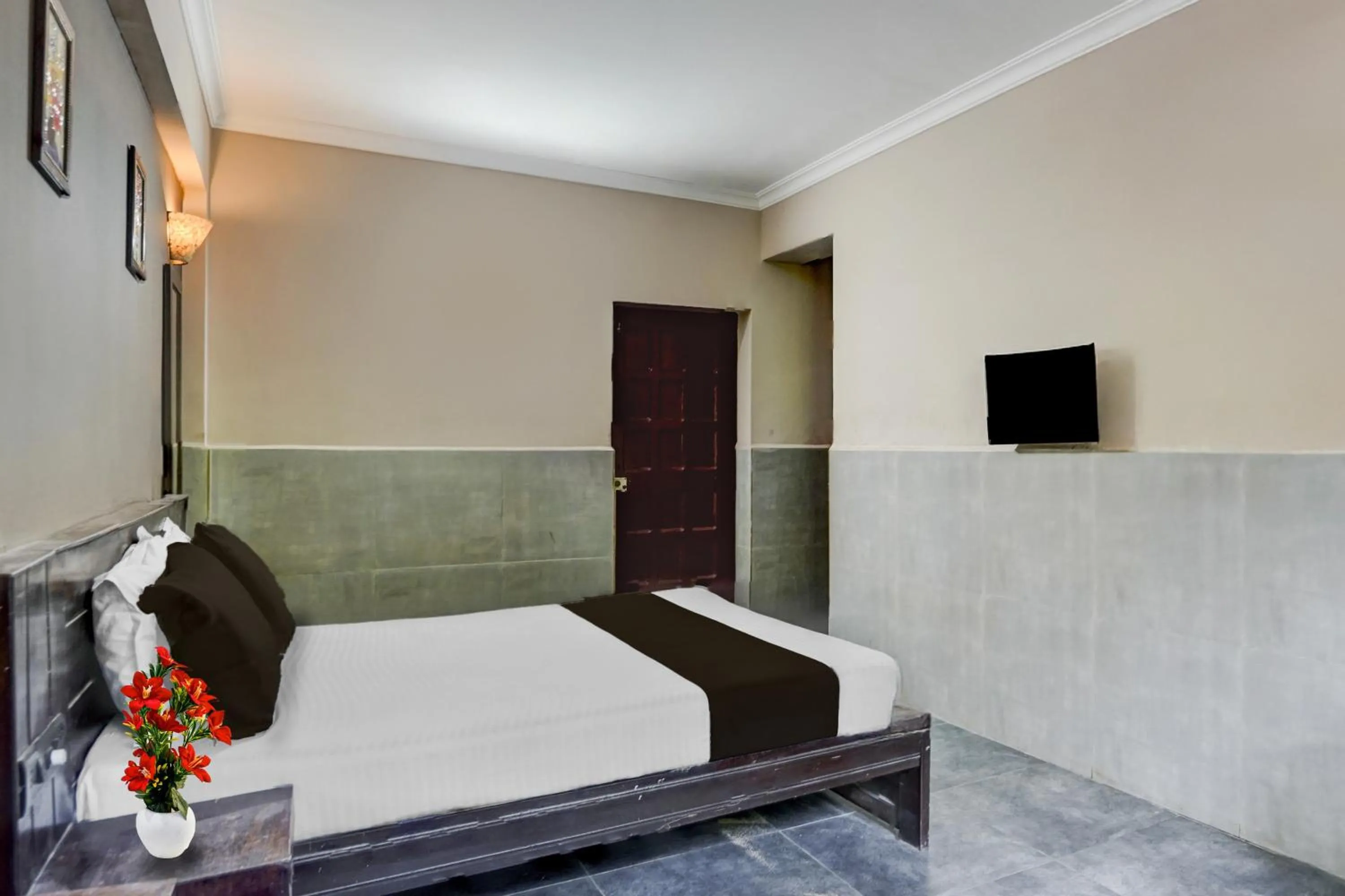 Bedroom, Bed in Super Hotel O Calangute-Baga Crossway Formerly Rustic Village