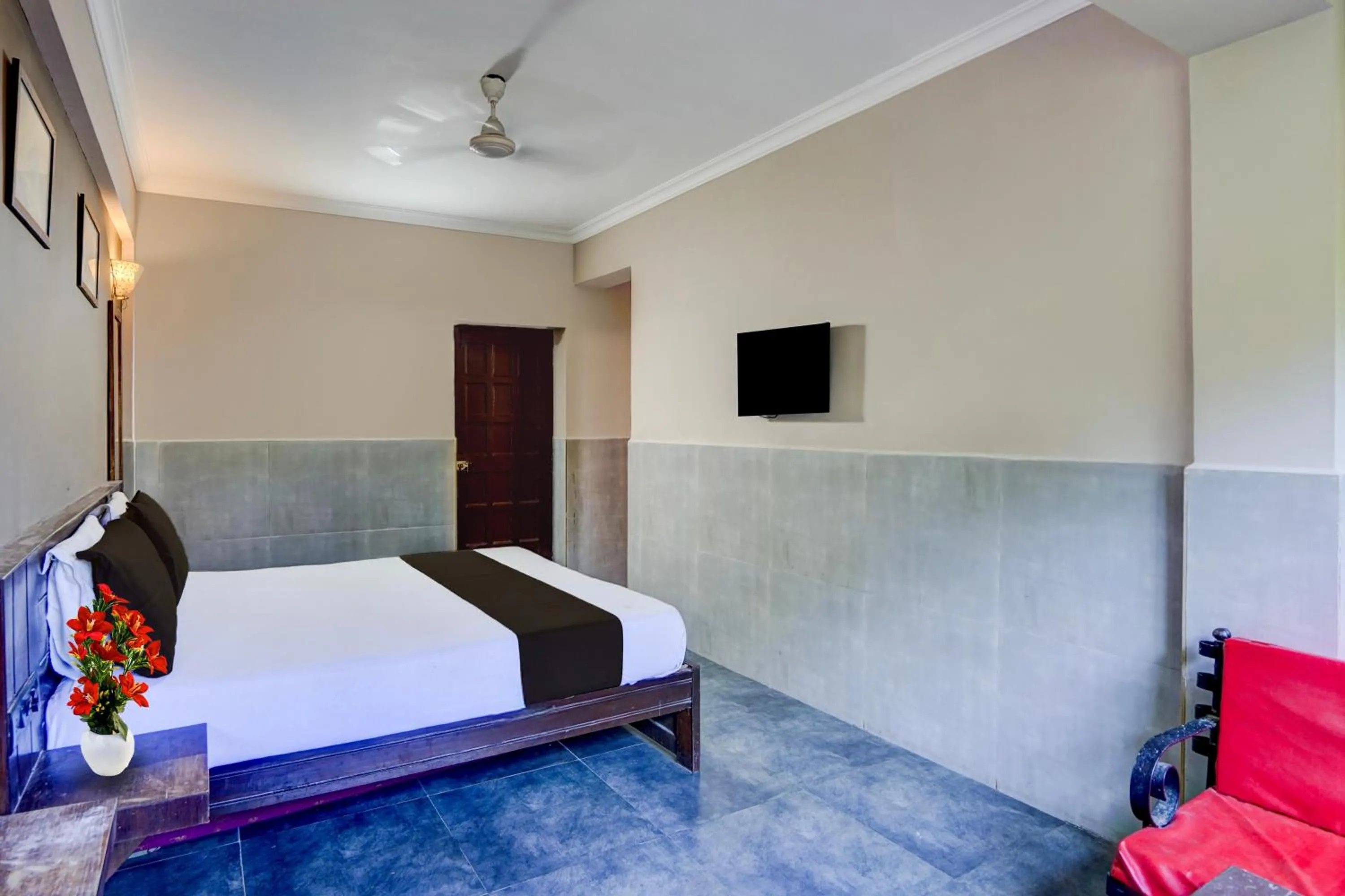 Bedroom, Bed in Super Hotel O Calangute-Baga Crossway Formerly Rustic Village