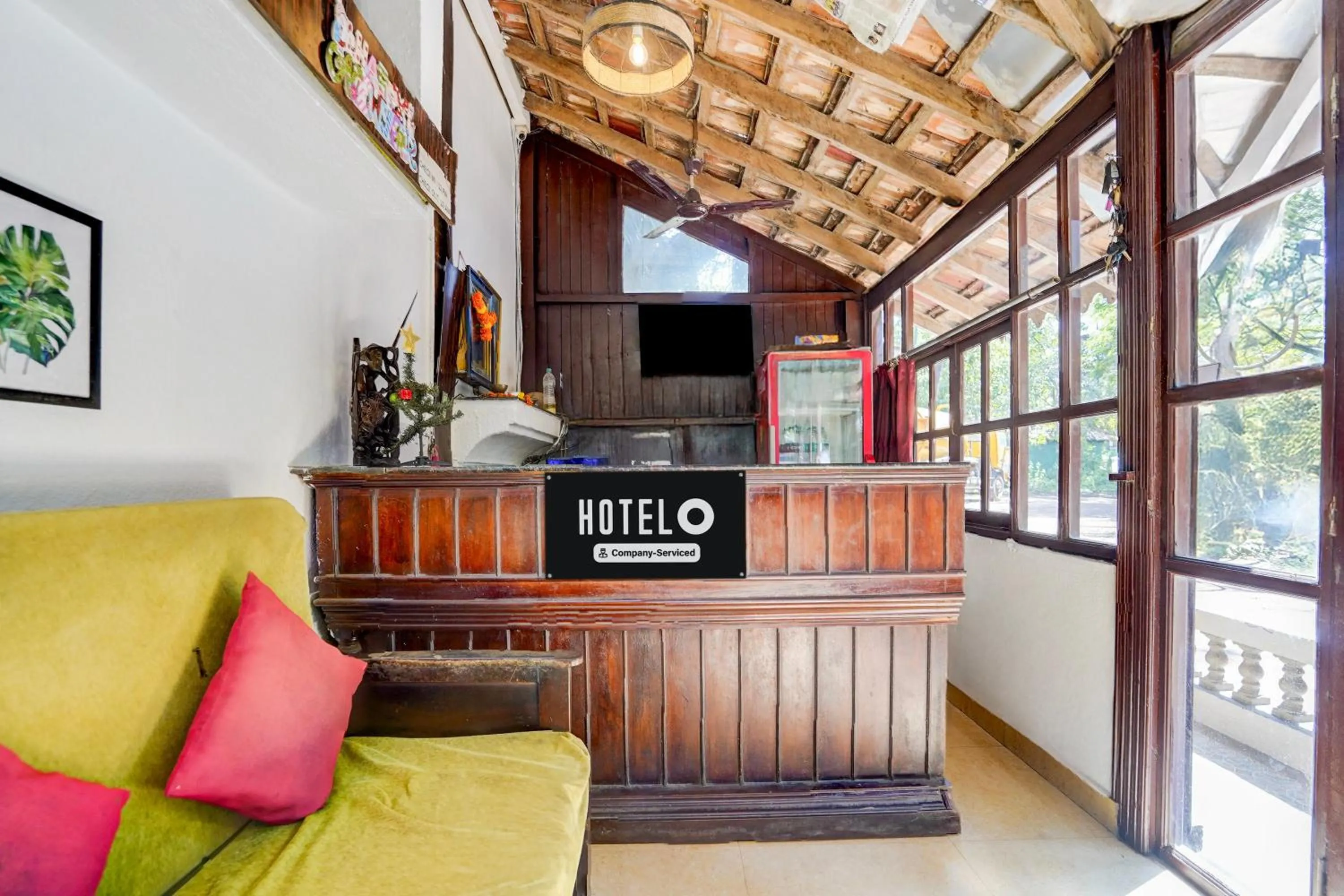 Lobby or reception in Super Hotel O Calangute-Baga Crossway Formerly Rustic Village