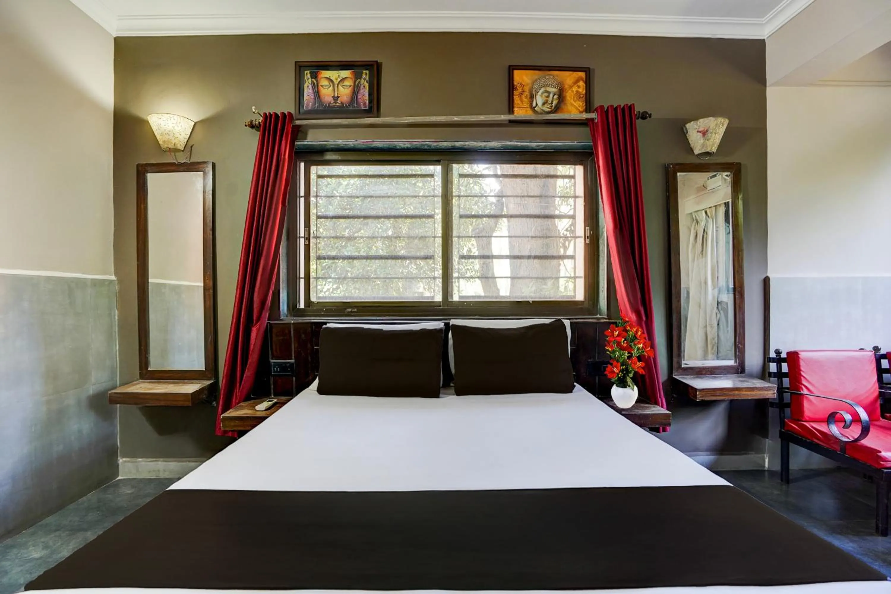Bedroom, Bed in Super Hotel O Calangute-Baga Crossway Formerly Rustic Village