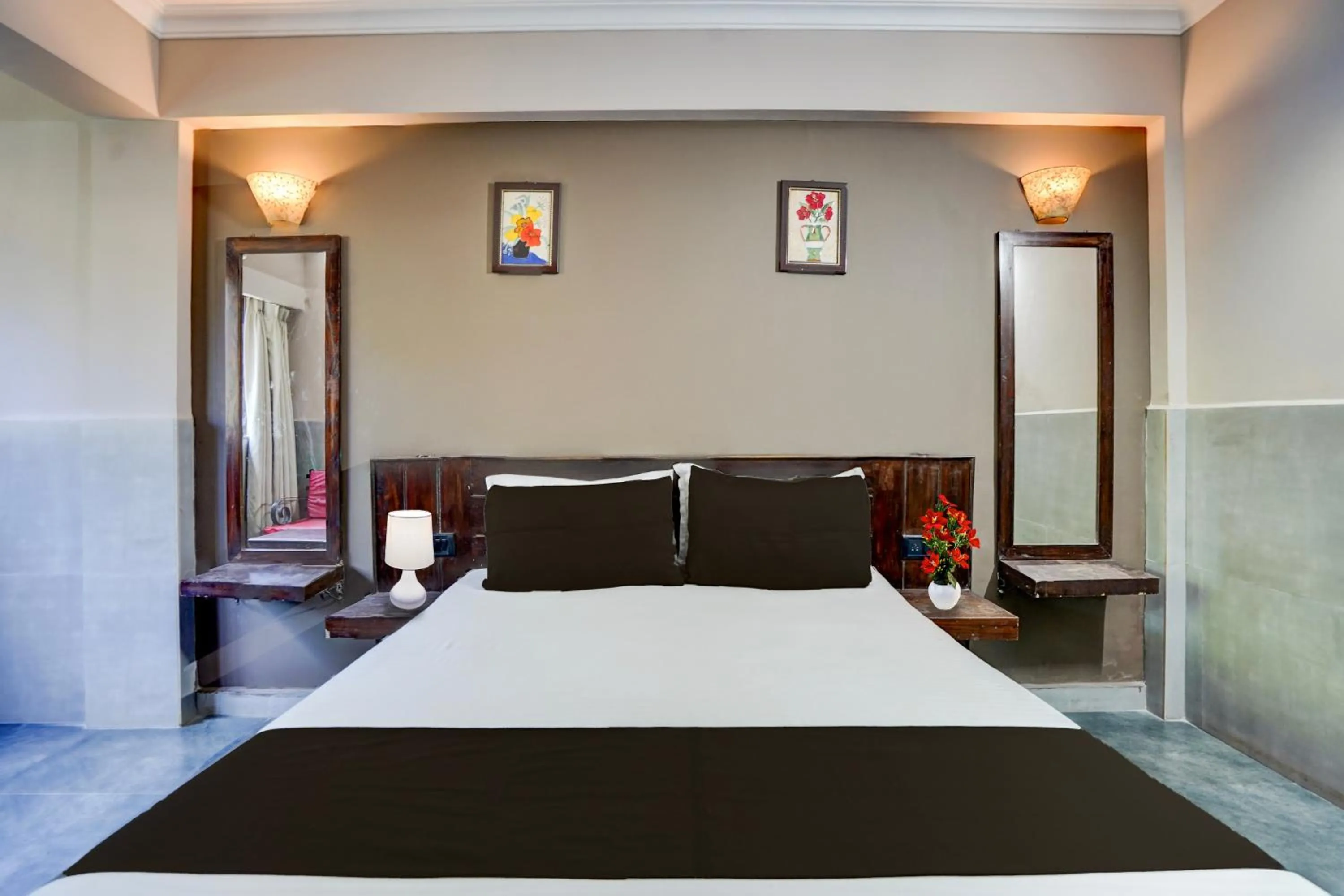 Bedroom, Bed in Super Hotel O Calangute-Baga Crossway Formerly Rustic Village