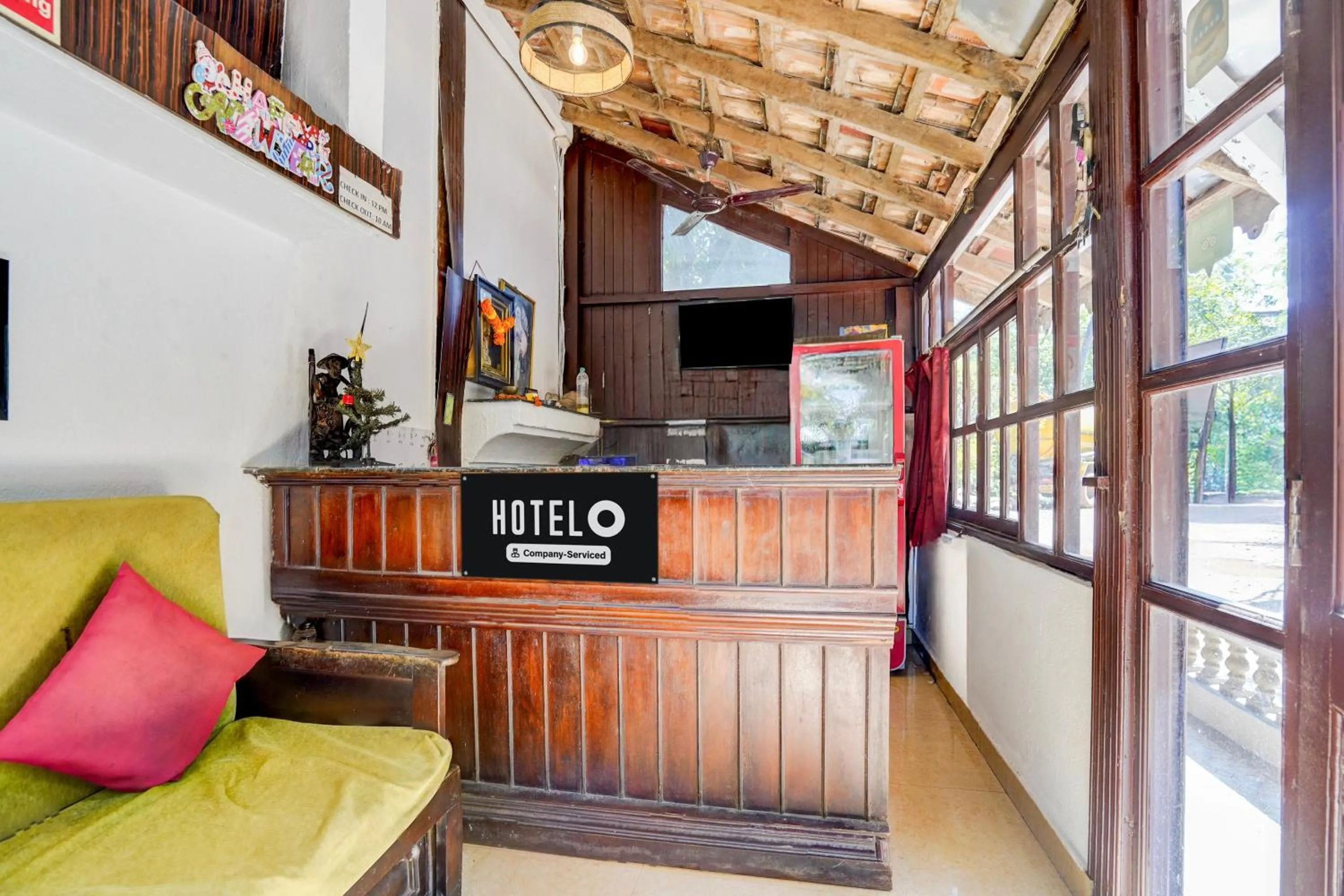 Lobby or reception in Super Hotel O Calangute-Baga Crossway Formerly Rustic Village