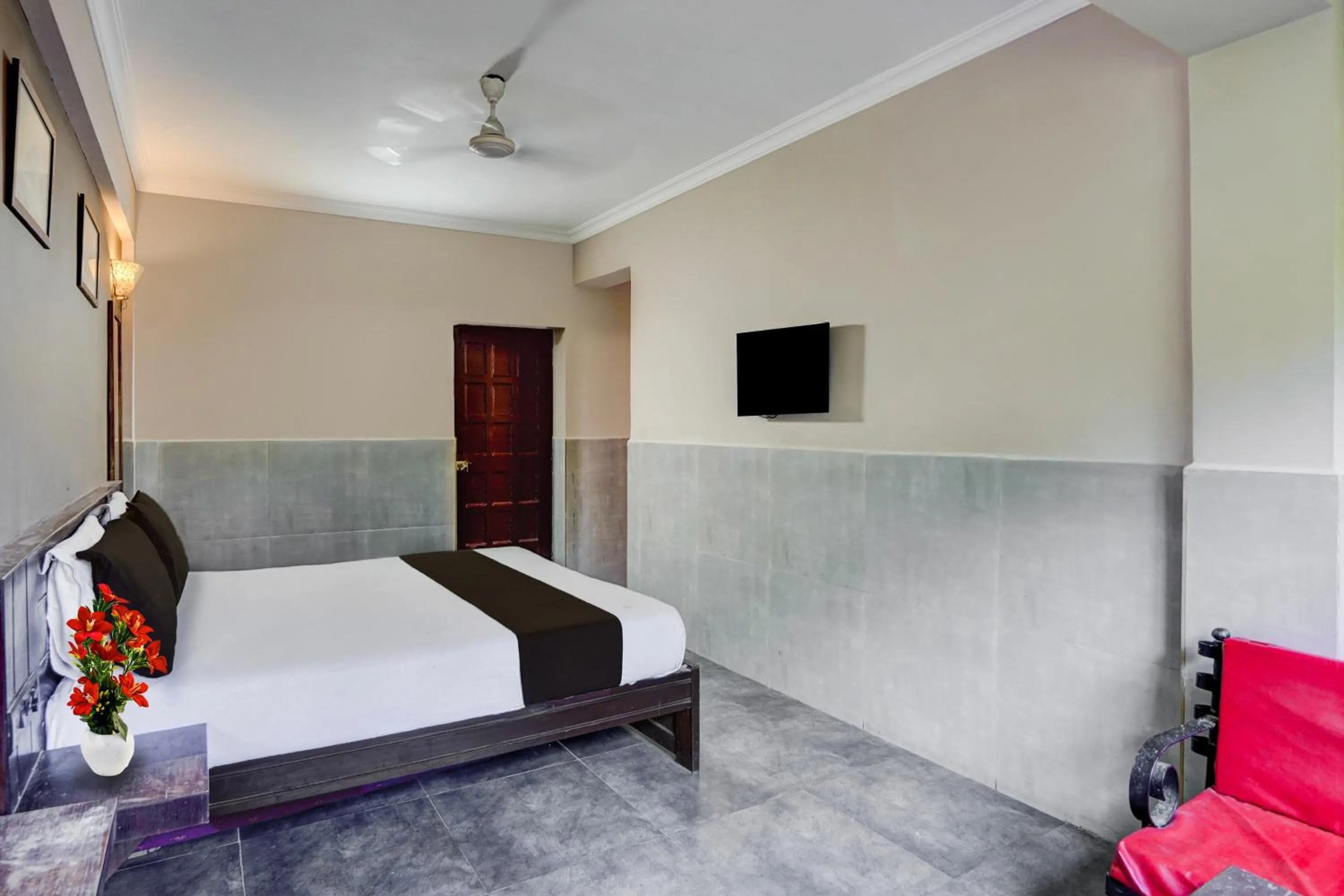 Bedroom, Bed in Super Hotel O Calangute-Baga Crossway Formerly Rustic Village
