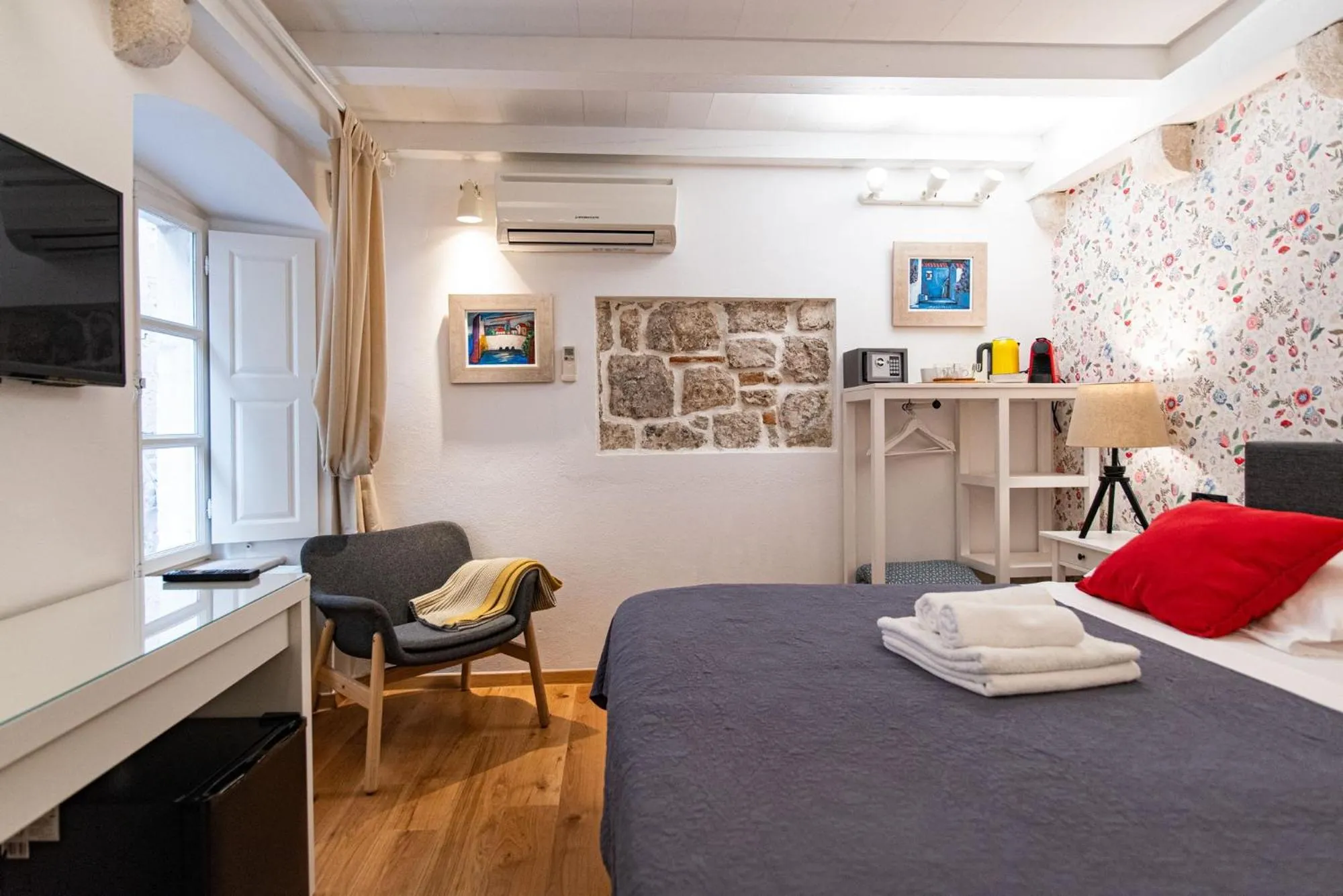 Bed in ART HOME ARTHUR by DuHomes