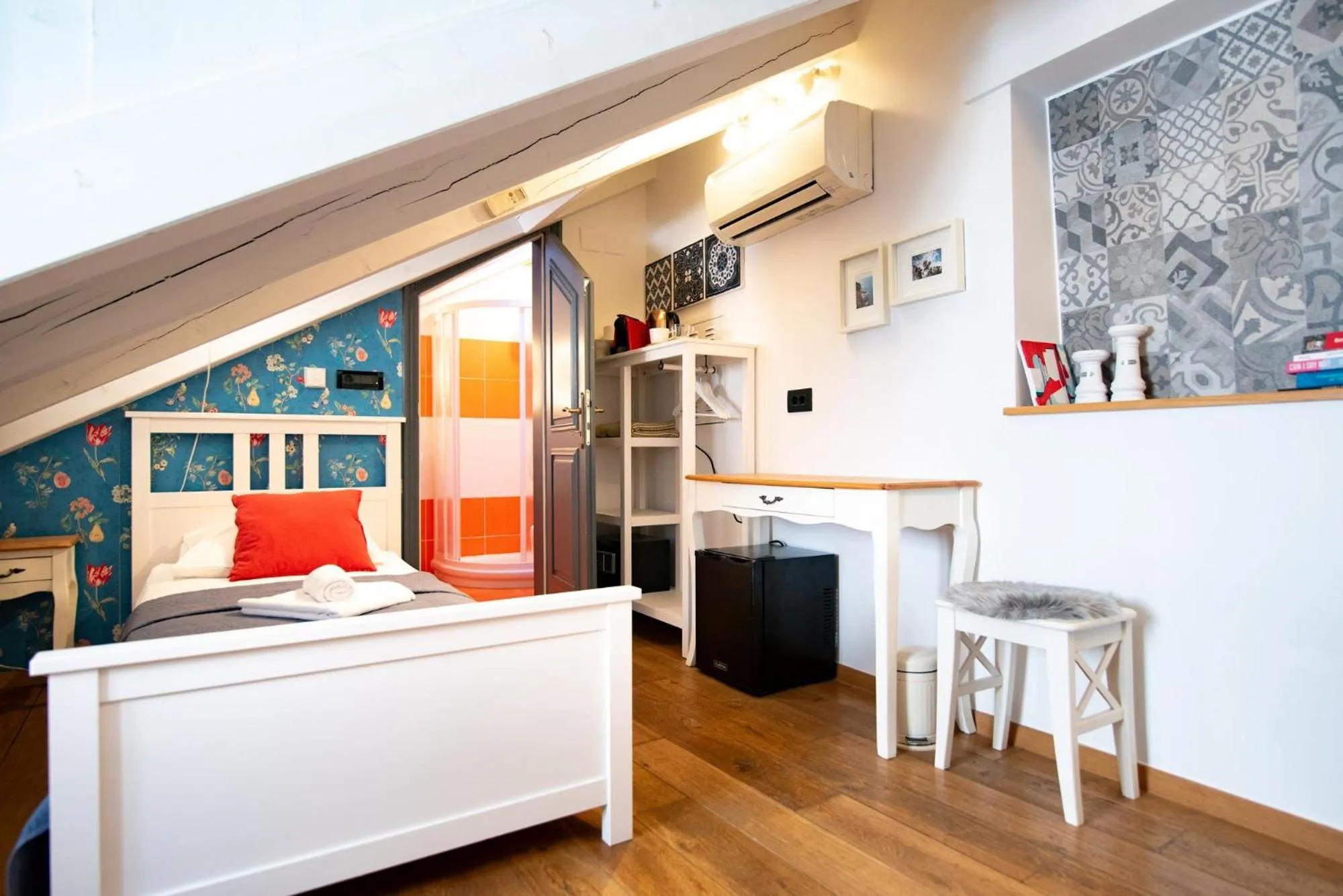 Bed in ART HOME ARTHUR by DuHomes