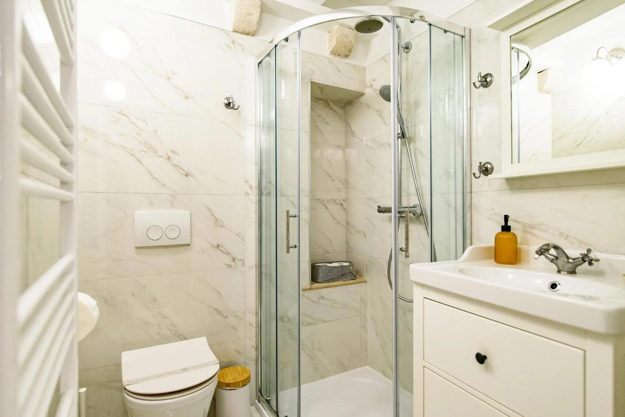 Shower in ART HOME ARTHUR by DuHomes