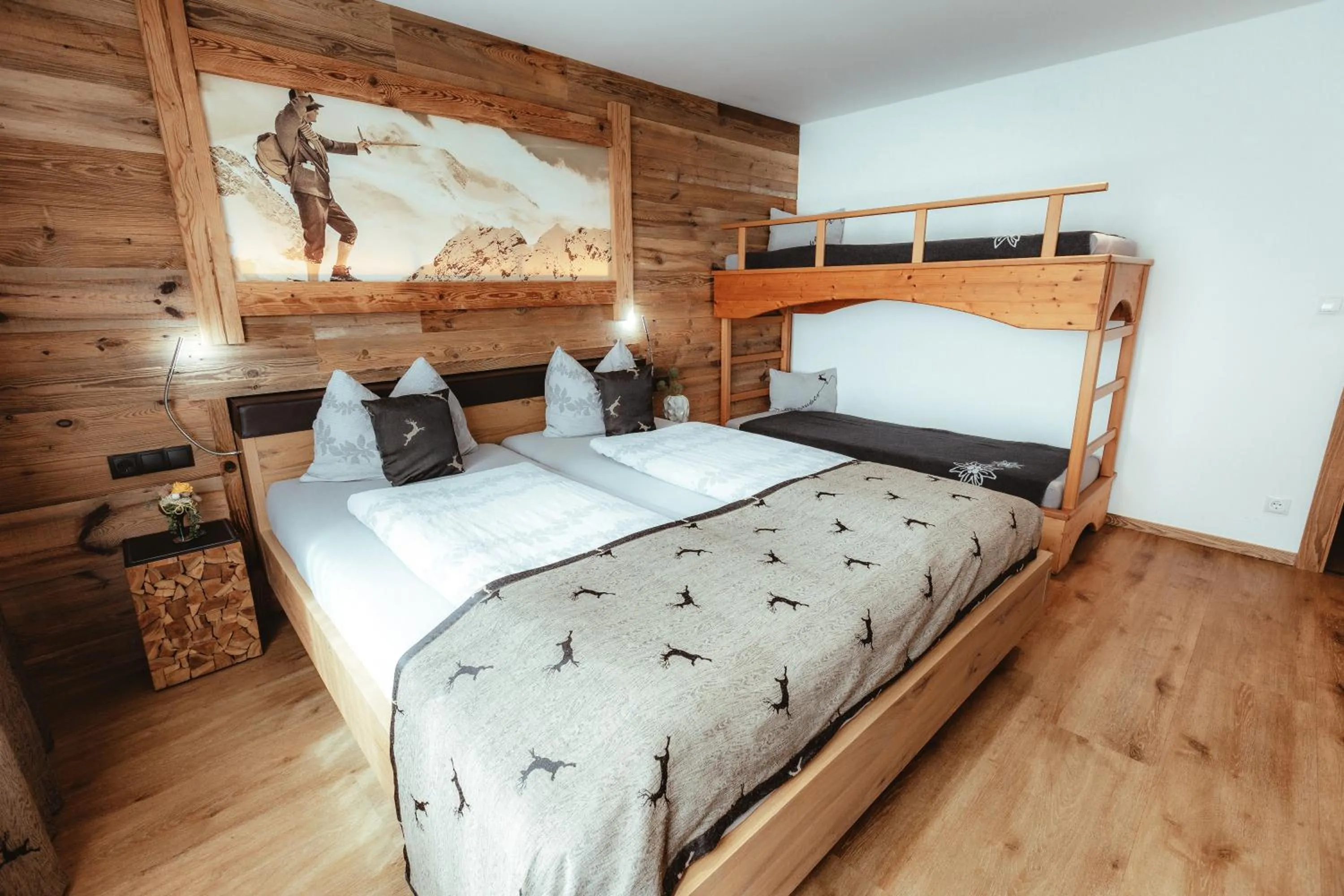 Photo of the whole room, Bed in Hotel Gasthof Walcher