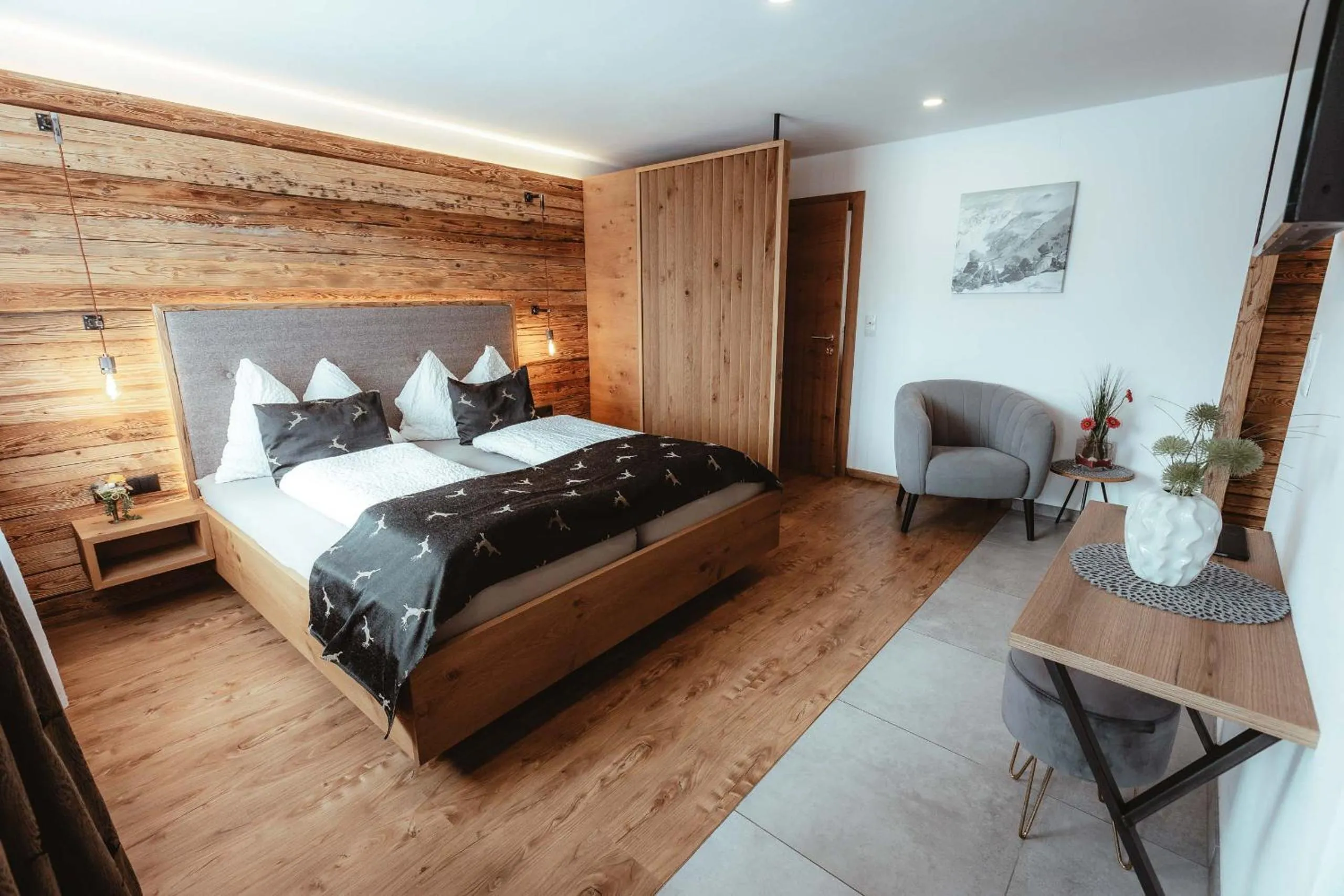 Photo of the whole room, Bed in Hotel Gasthof Walcher