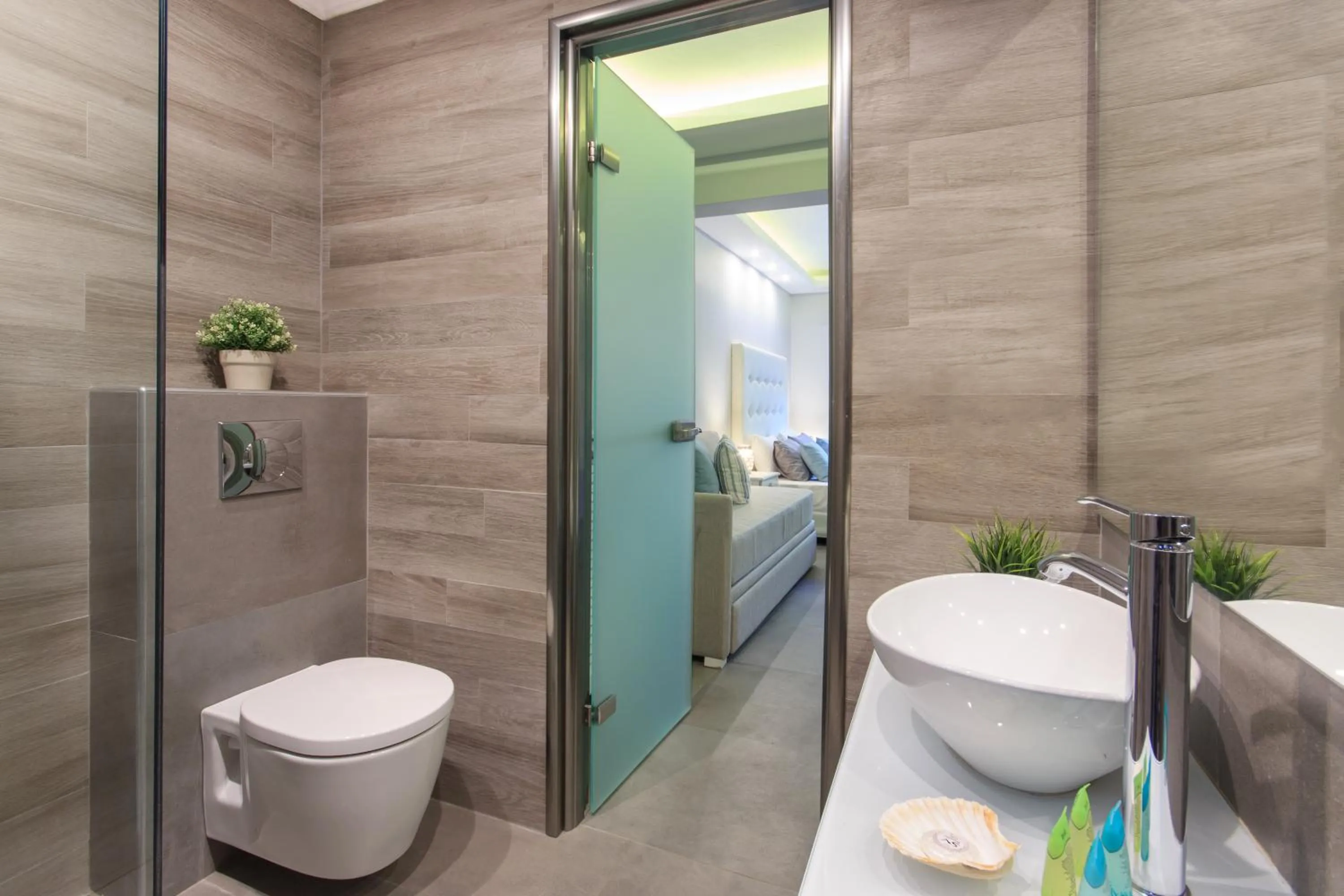 Toilet in Aroma Beach Bungalows
