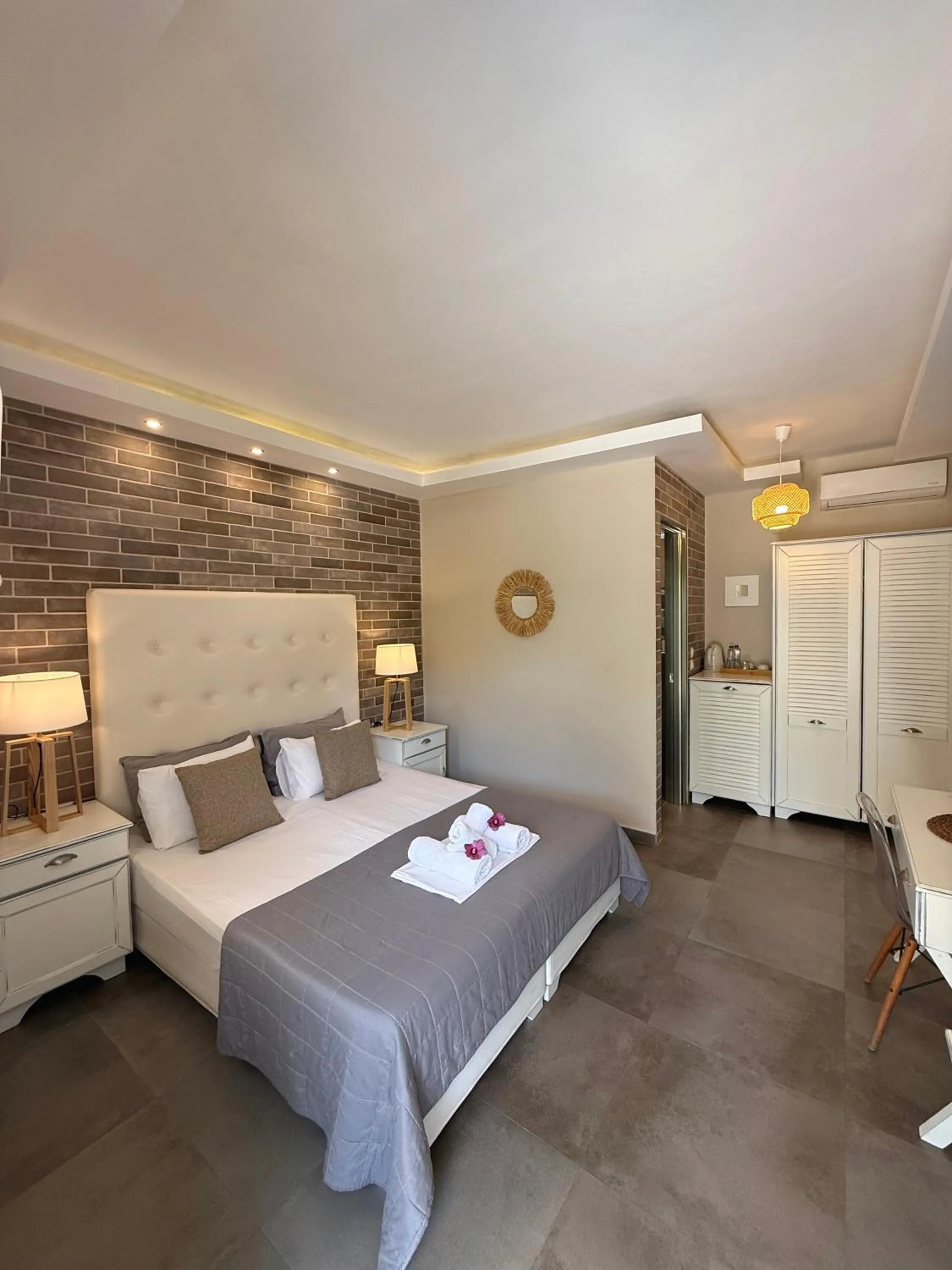 Bed in Aroma Beach Bungalows