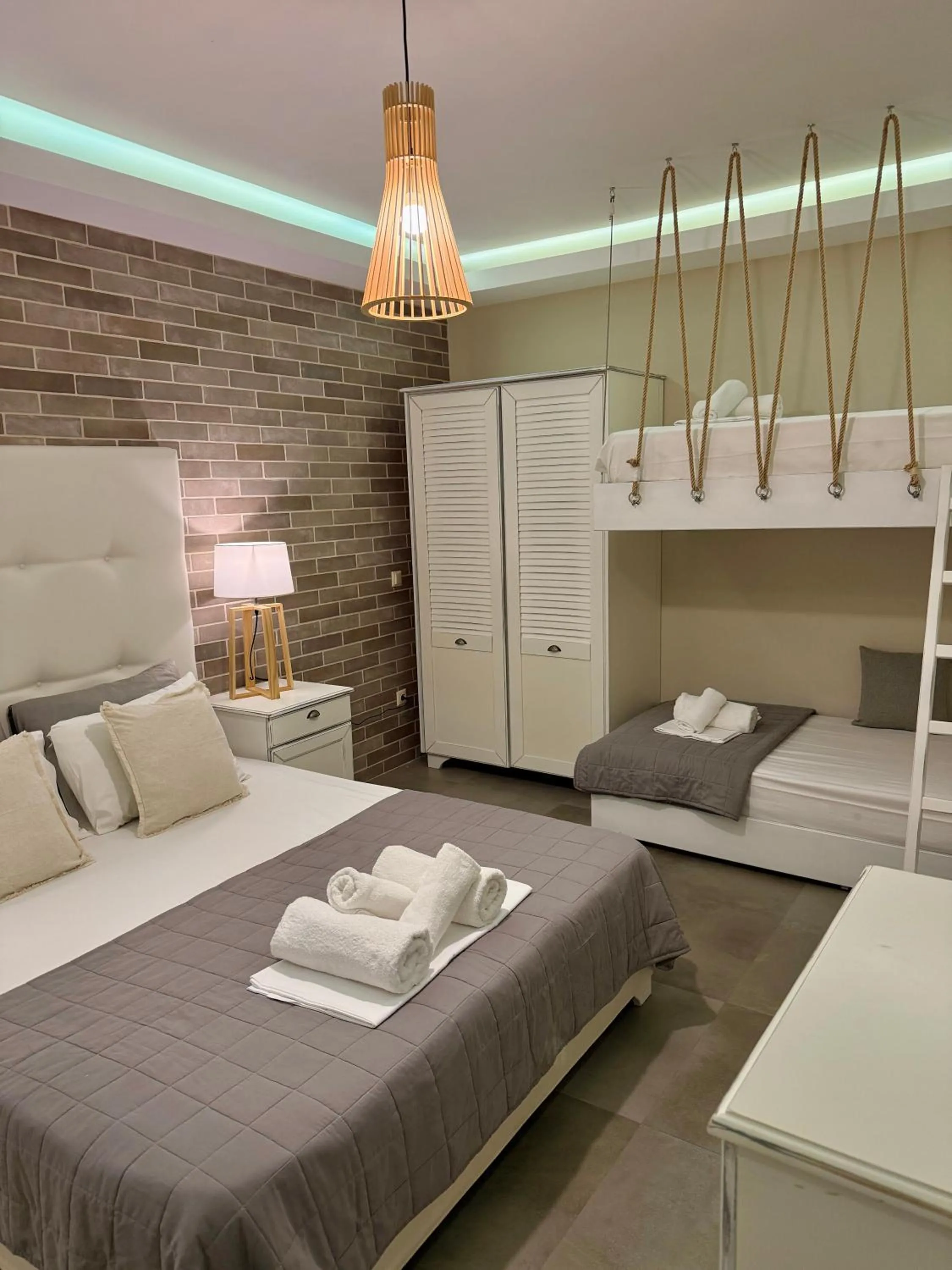 Bed in Aroma Beach Bungalows