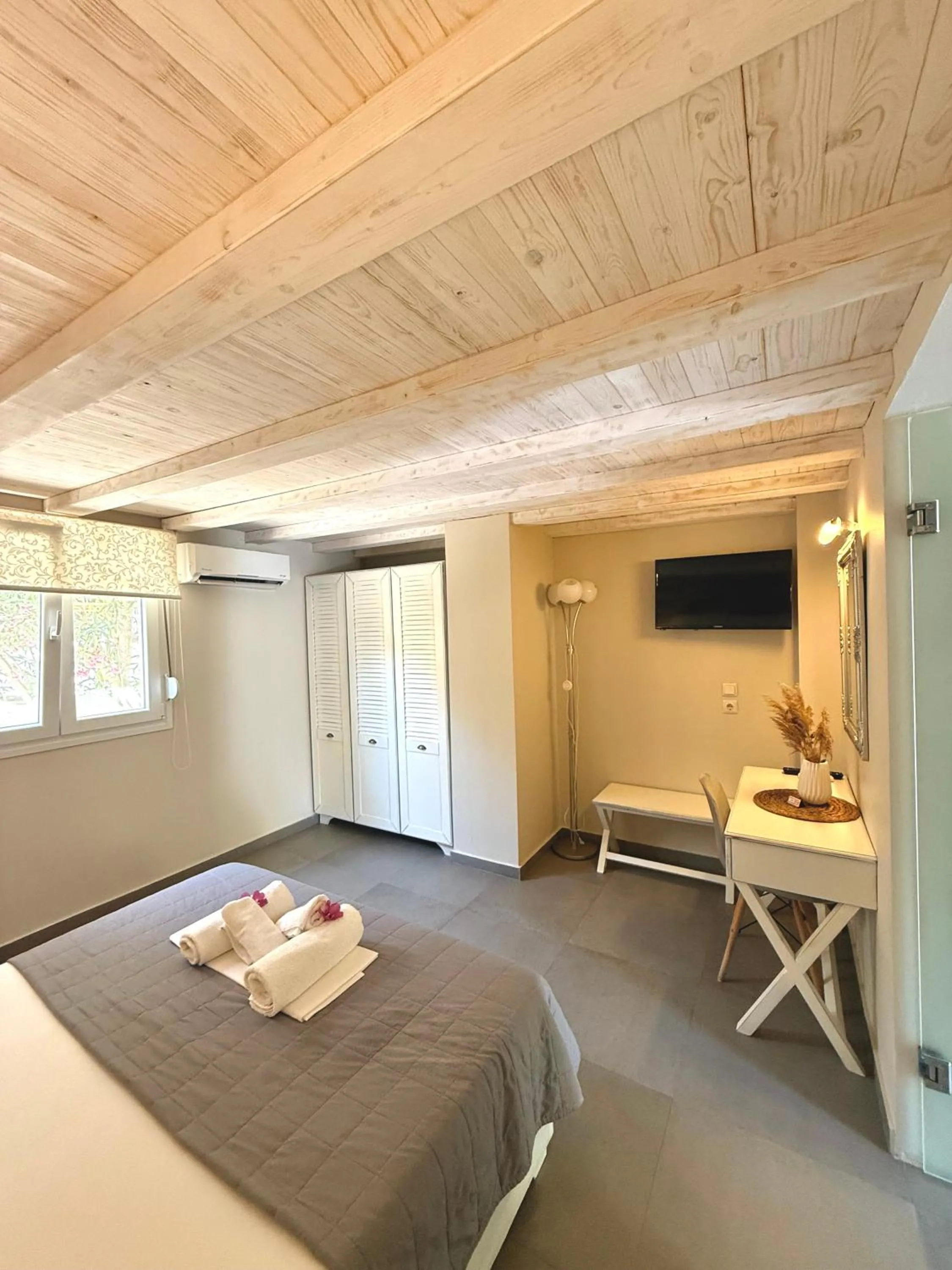 Bed in Aroma Beach Bungalows