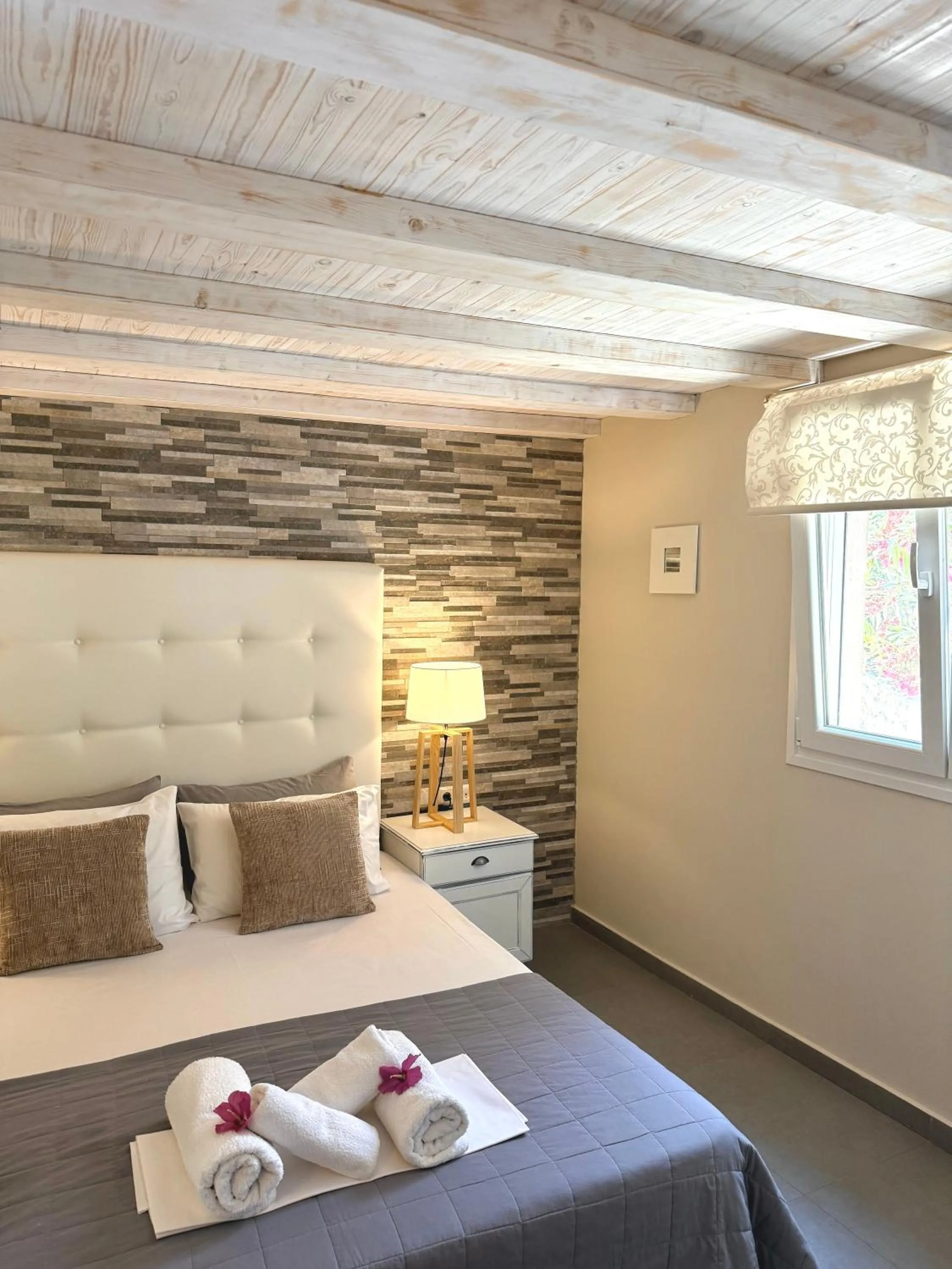 Bed in Aroma Beach Bungalows