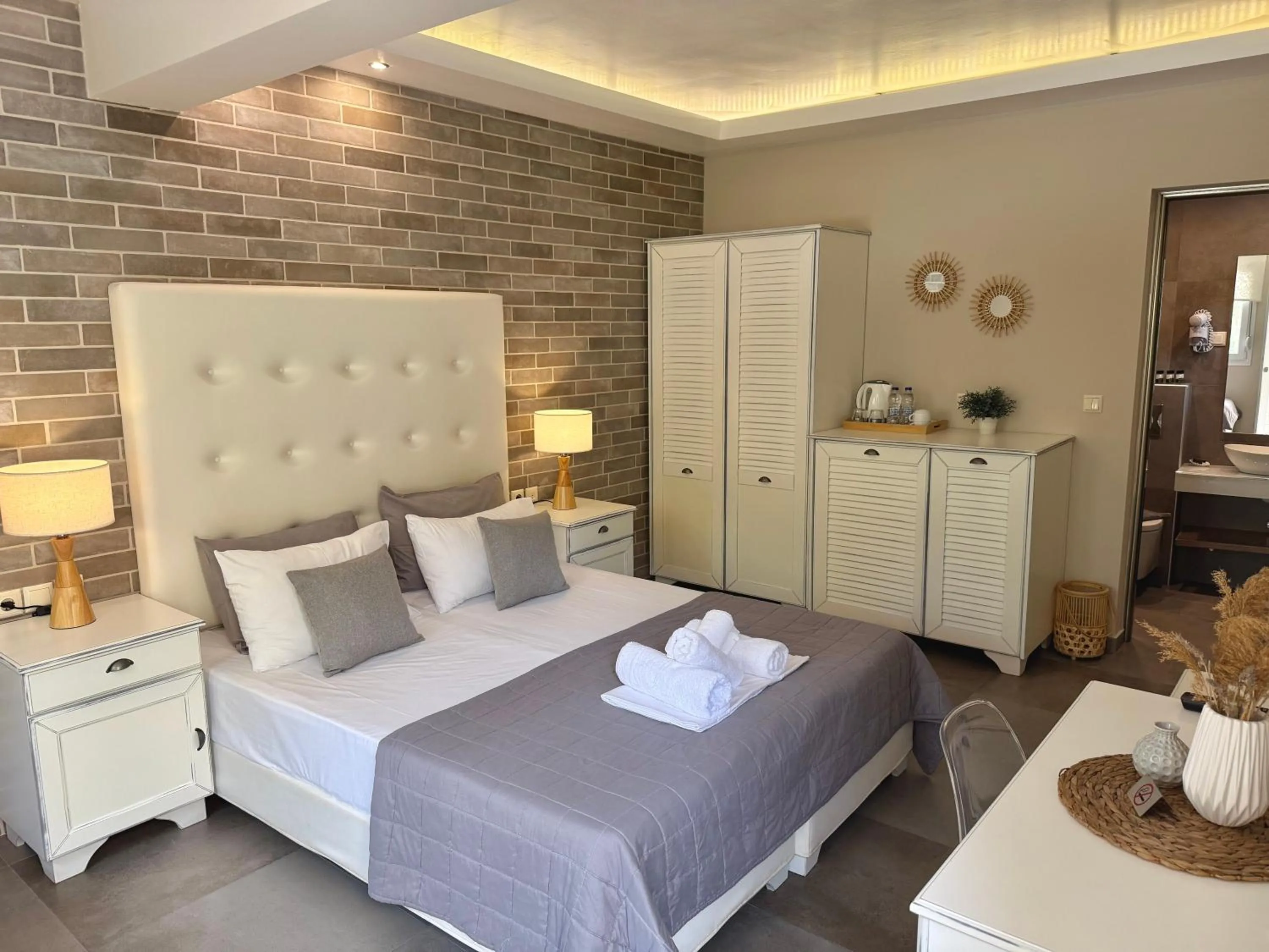 Bed in Aroma Beach Bungalows