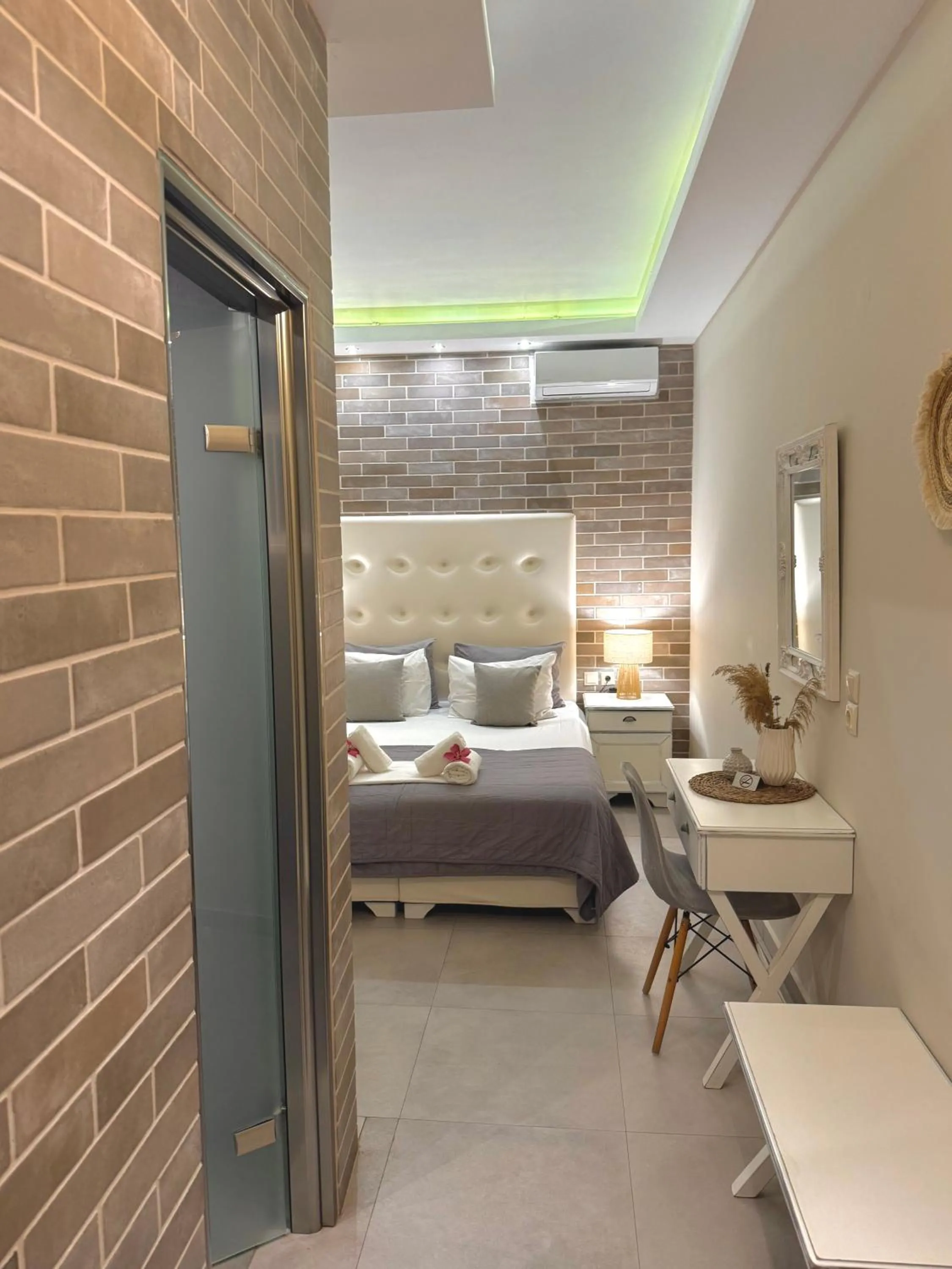 Bed in Aroma Beach Bungalows
