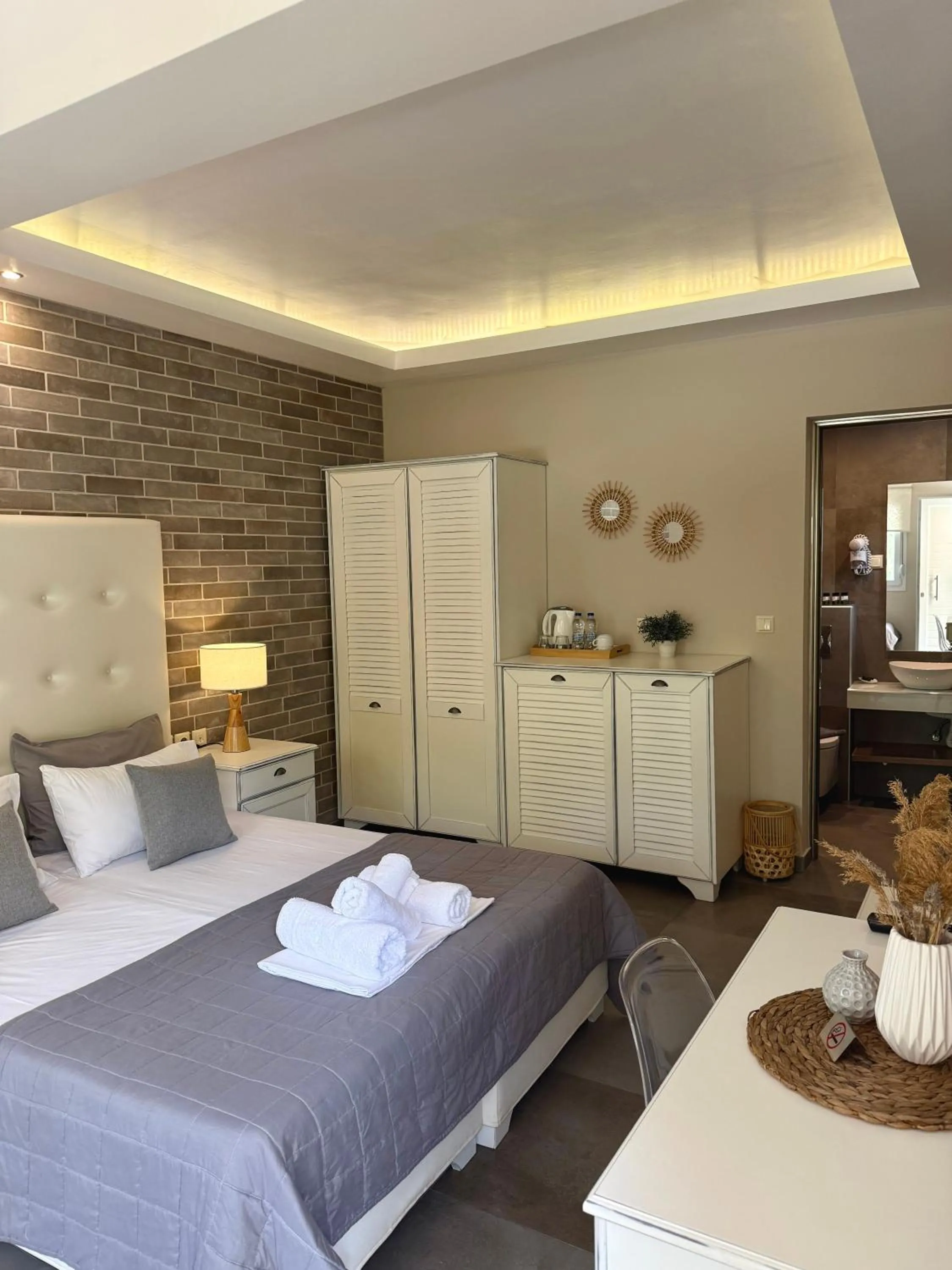 Bed in Aroma Beach Bungalows