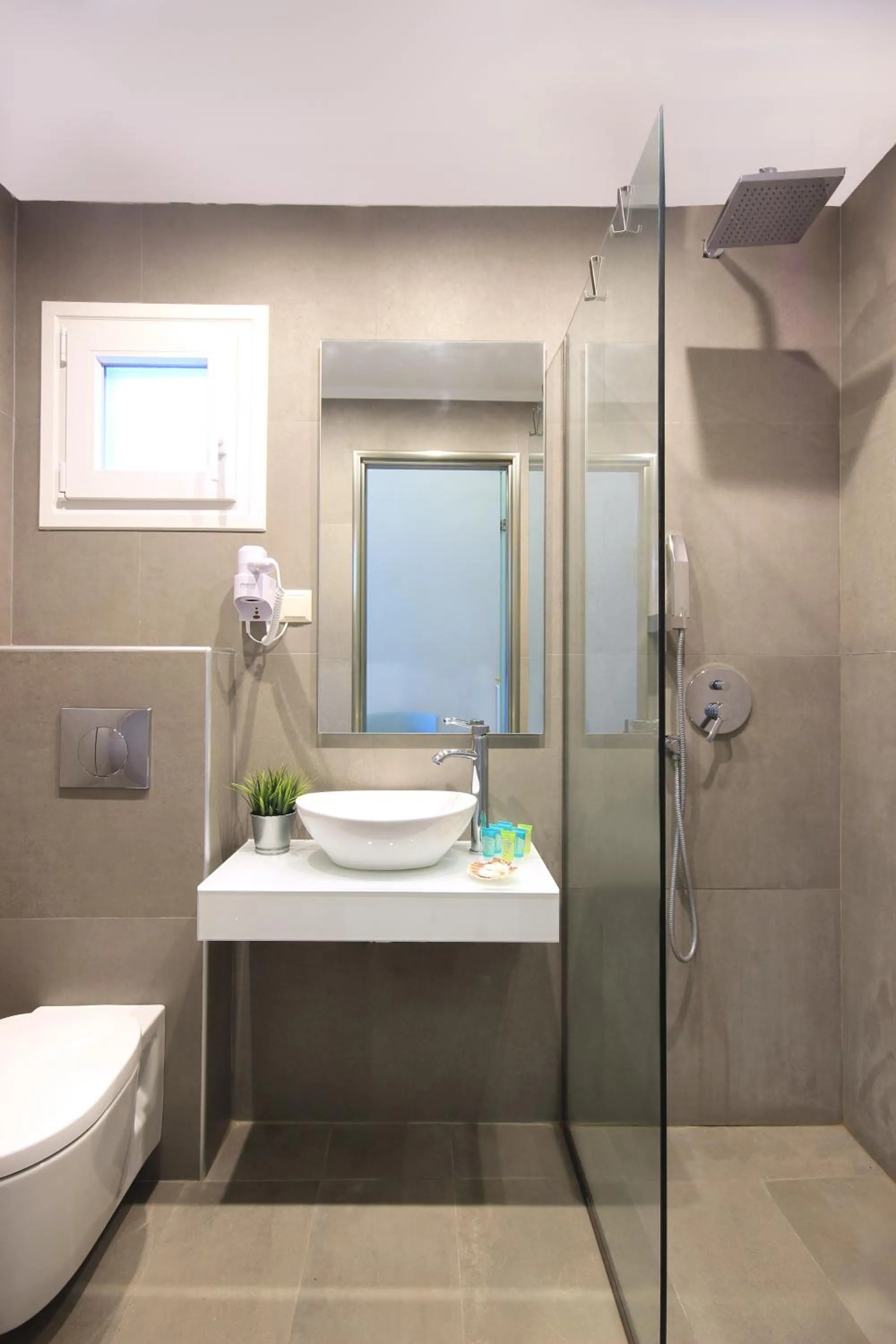 Shower in Aroma Beach Bungalows