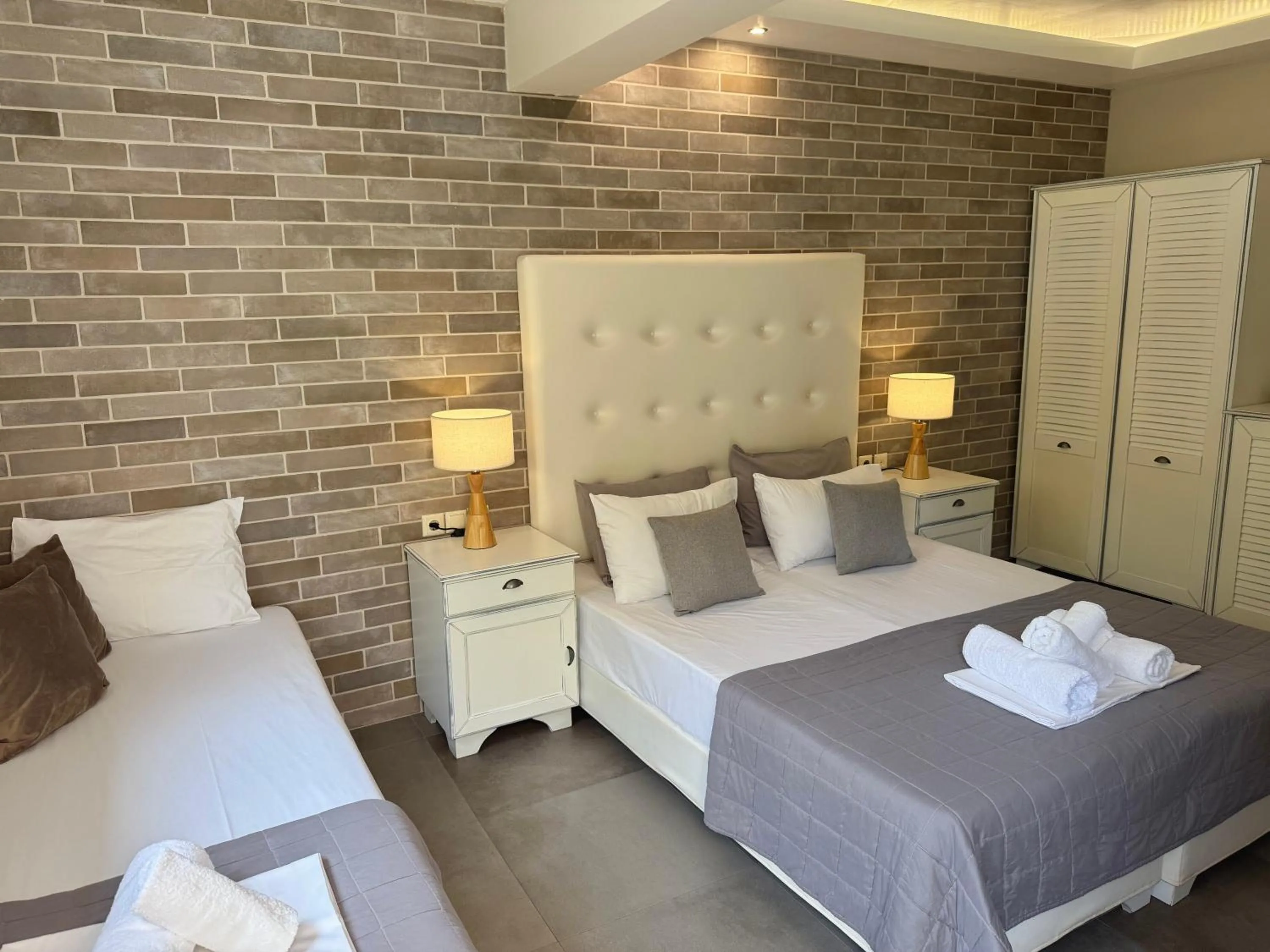 Bed in Aroma Beach Bungalows