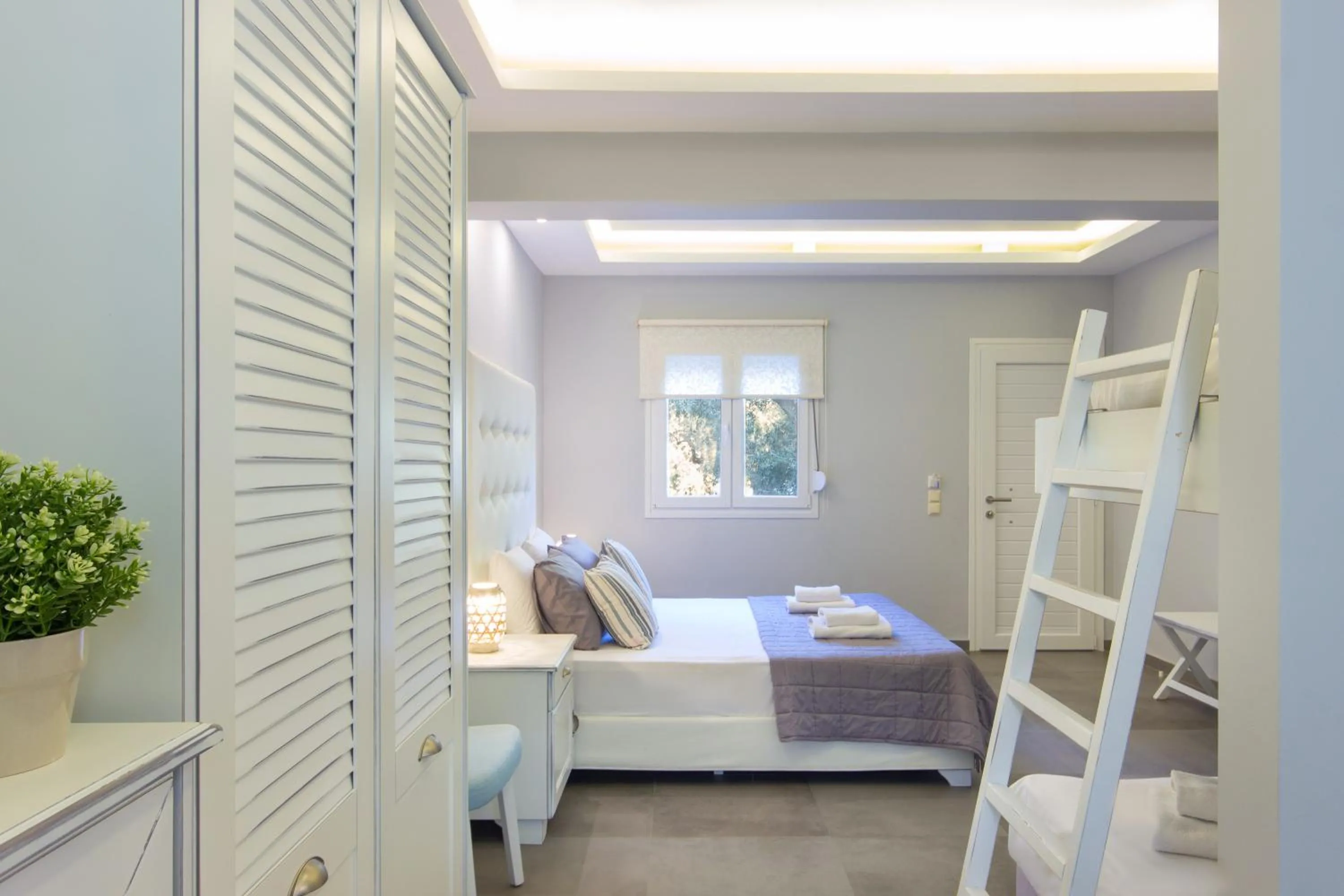 Bed in Aroma Beach Bungalows