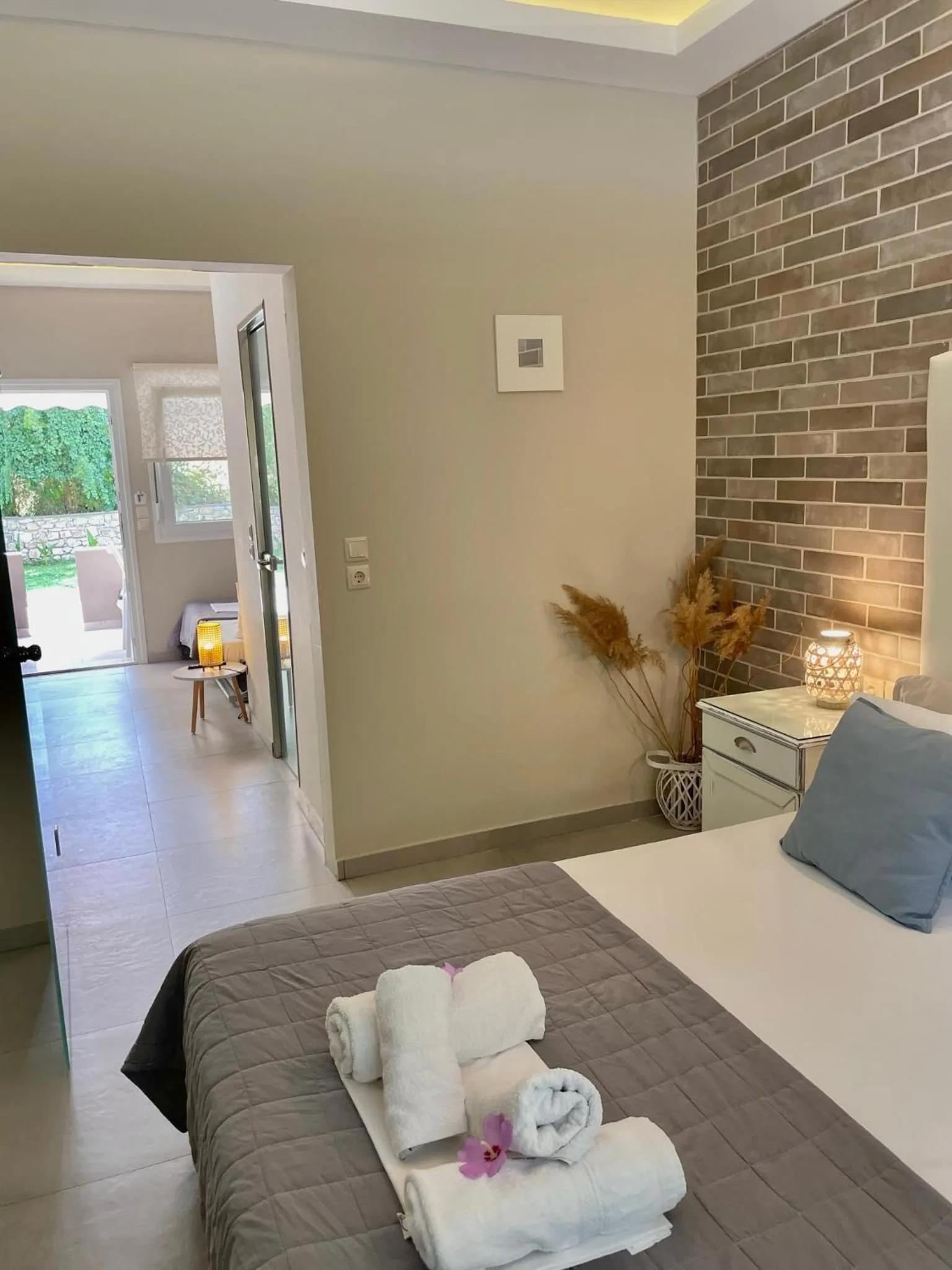 Bed in Aroma Beach Bungalows